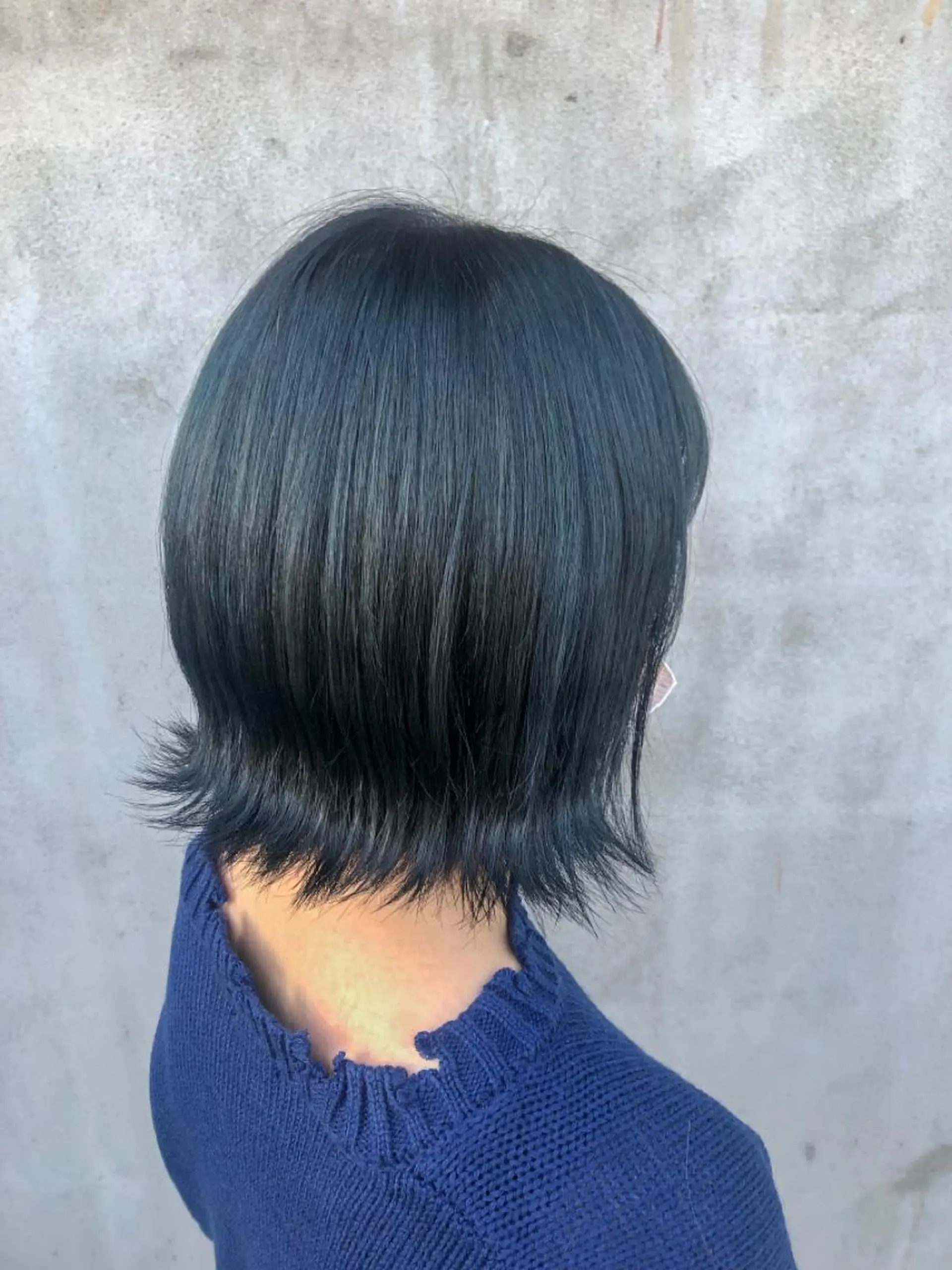 ミディアム カラー ブリーチ ブルーカラー ヘアカラー 佐藤 美聡のヘアスタイル