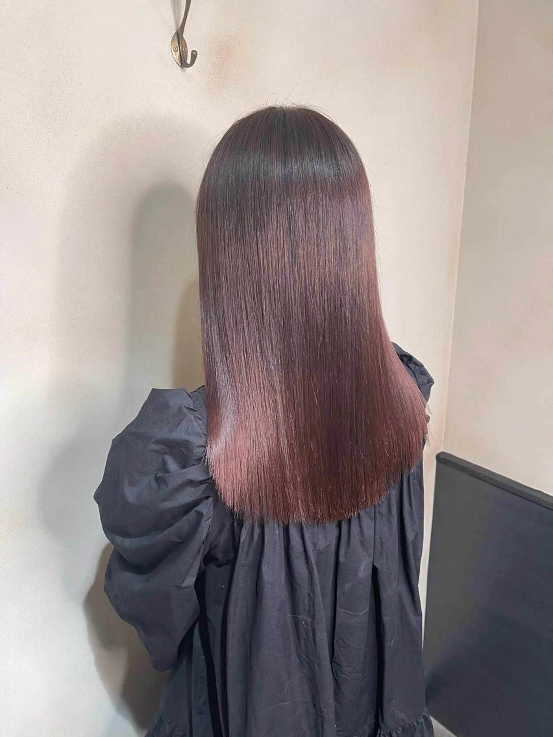 ロング カラー ブリーチ ブラウンカラー ピンクカラー ピンクブラウン 髪質改善 泉 堅也のヘアスタイル