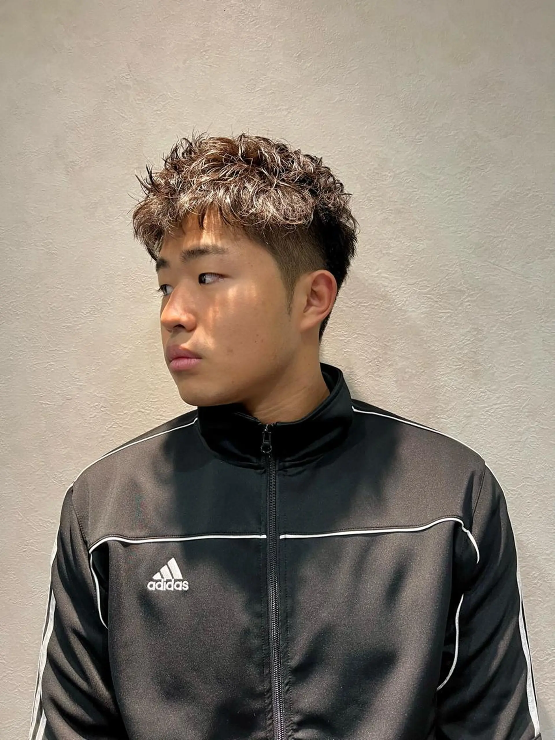 ショート カラー パーマ メンズ メンズパーマ メンズショート ショートヘア カット パーマ BARBER SUGIYAMA所属・北千住理容室バーバー 小堀悠作のヘアスタイル