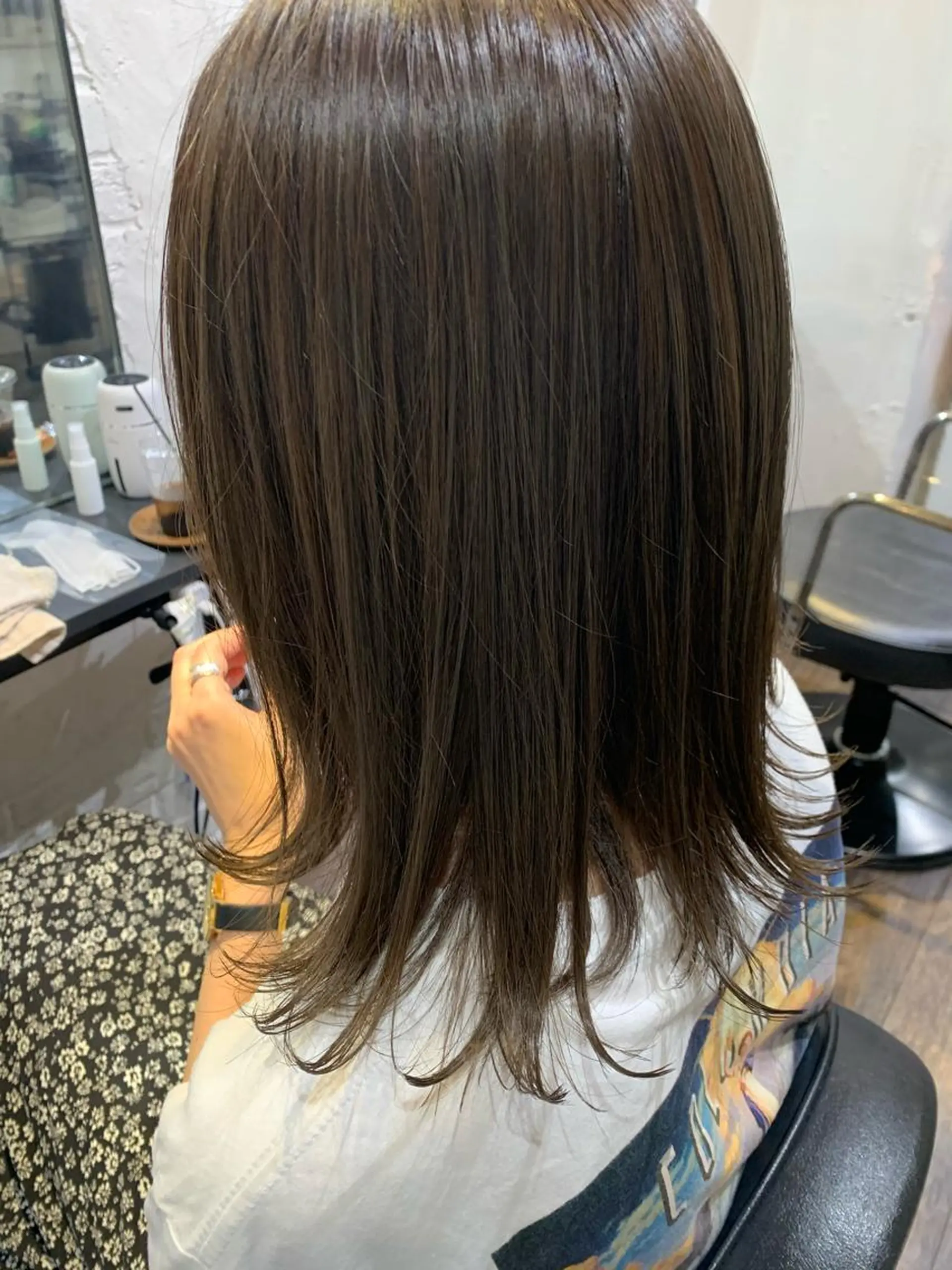 ミディアム カラー ブリーチ 透明感カラー グレージュ ブリーチなしカラー 安村 美奈のヘアスタイル