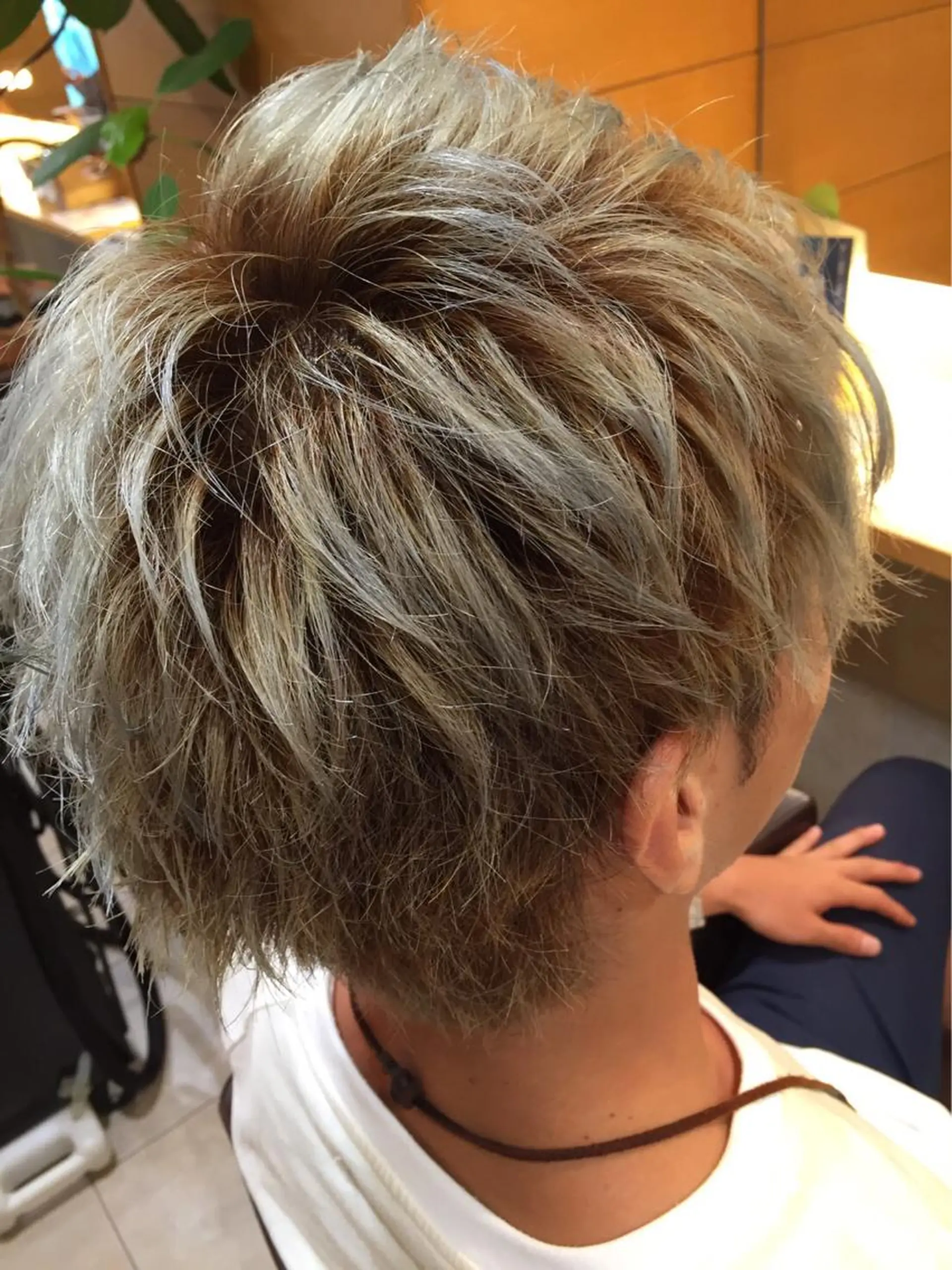ショート カラー メンズ メンズハイトーン ハイトーンカラー レイヤーカット カット ヘアカラー メンズパーマの巨匠 鈴木純のヘアスタイル