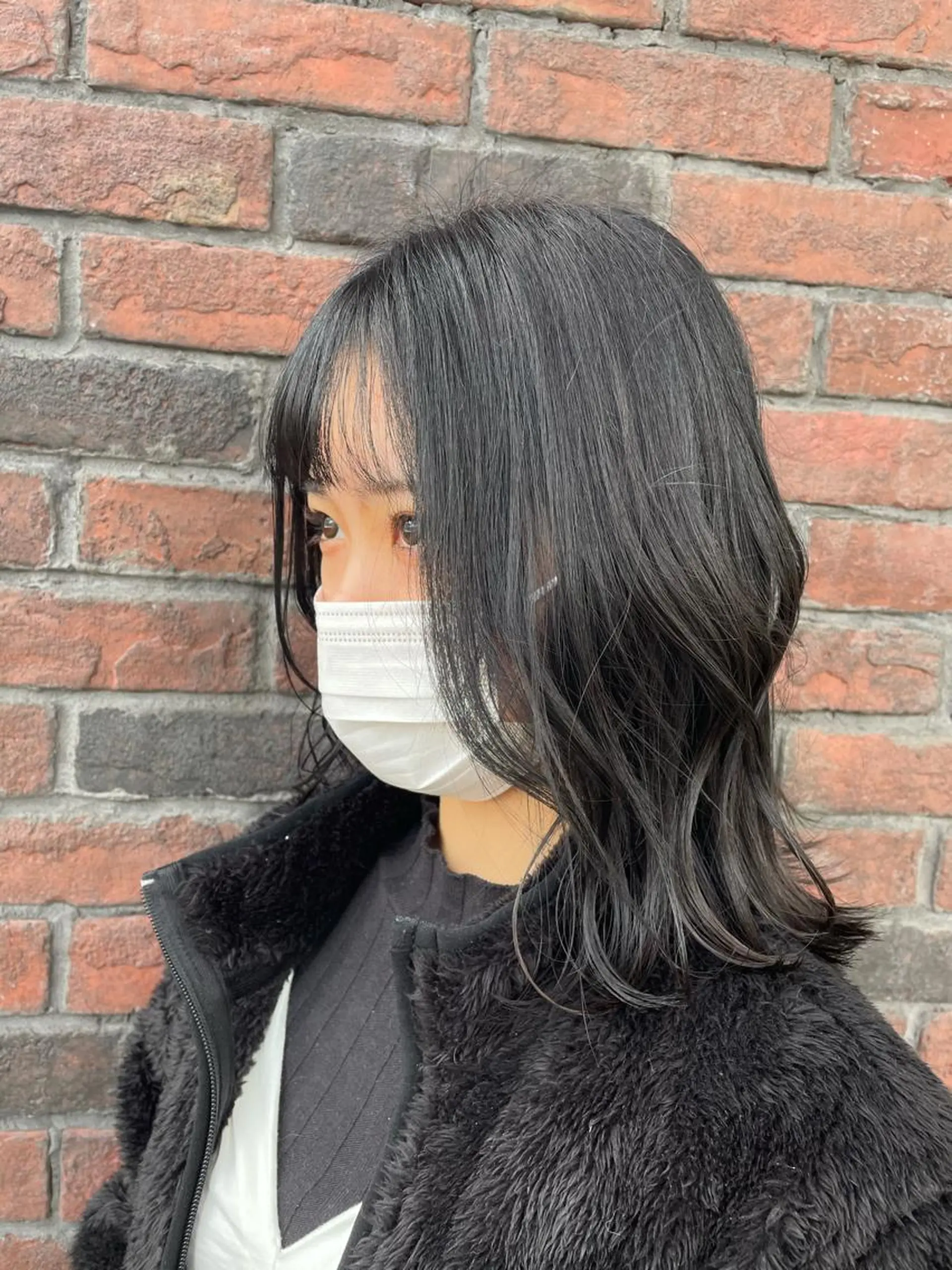 ミディアム カラー 黒髪 ブルーカラー ブルーブラック 透明感カラー 成瀬 妃生路のヘアスタイル