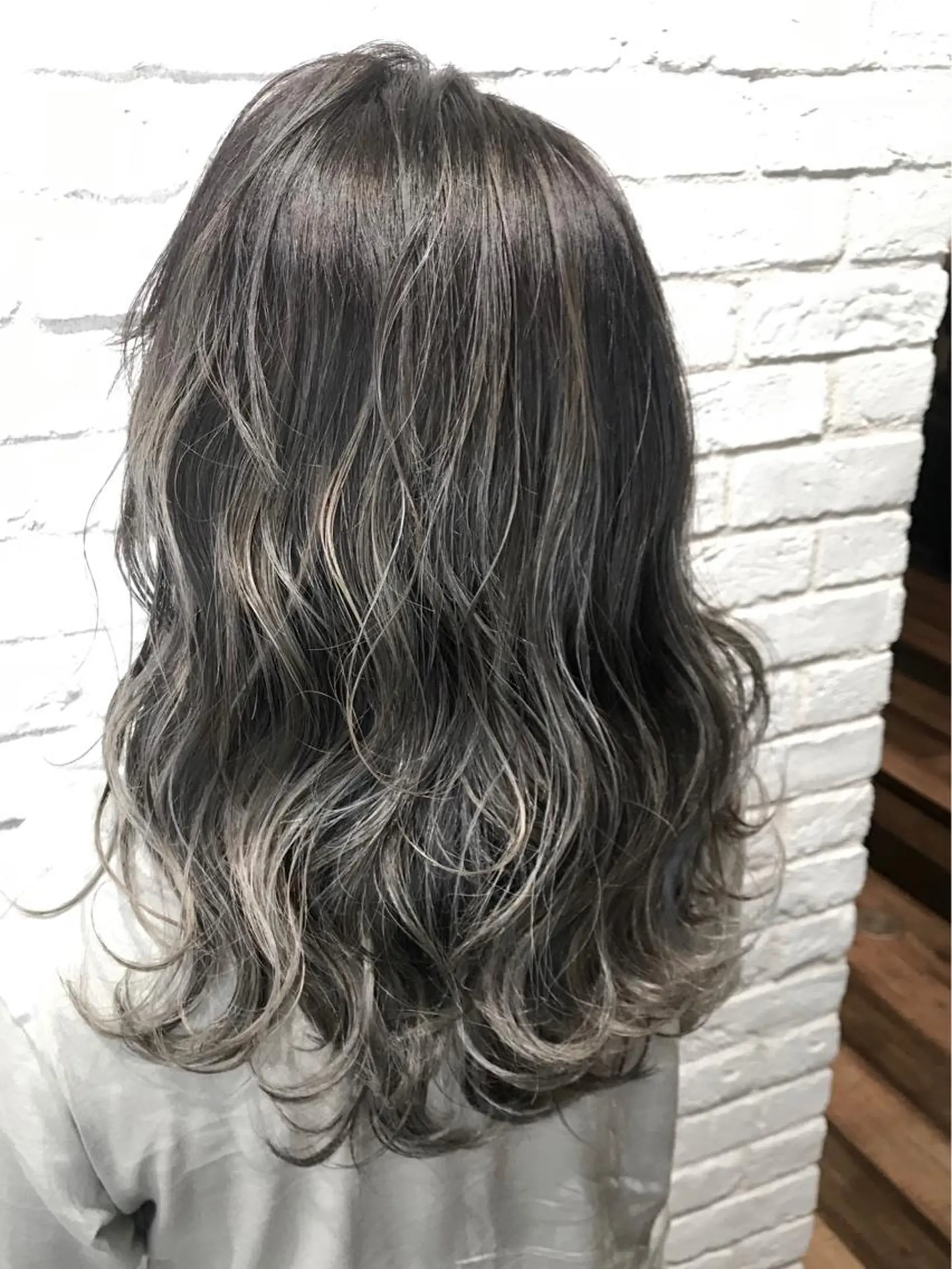 ミディアム カラー UMEDA FIGAROのヘアスタイル