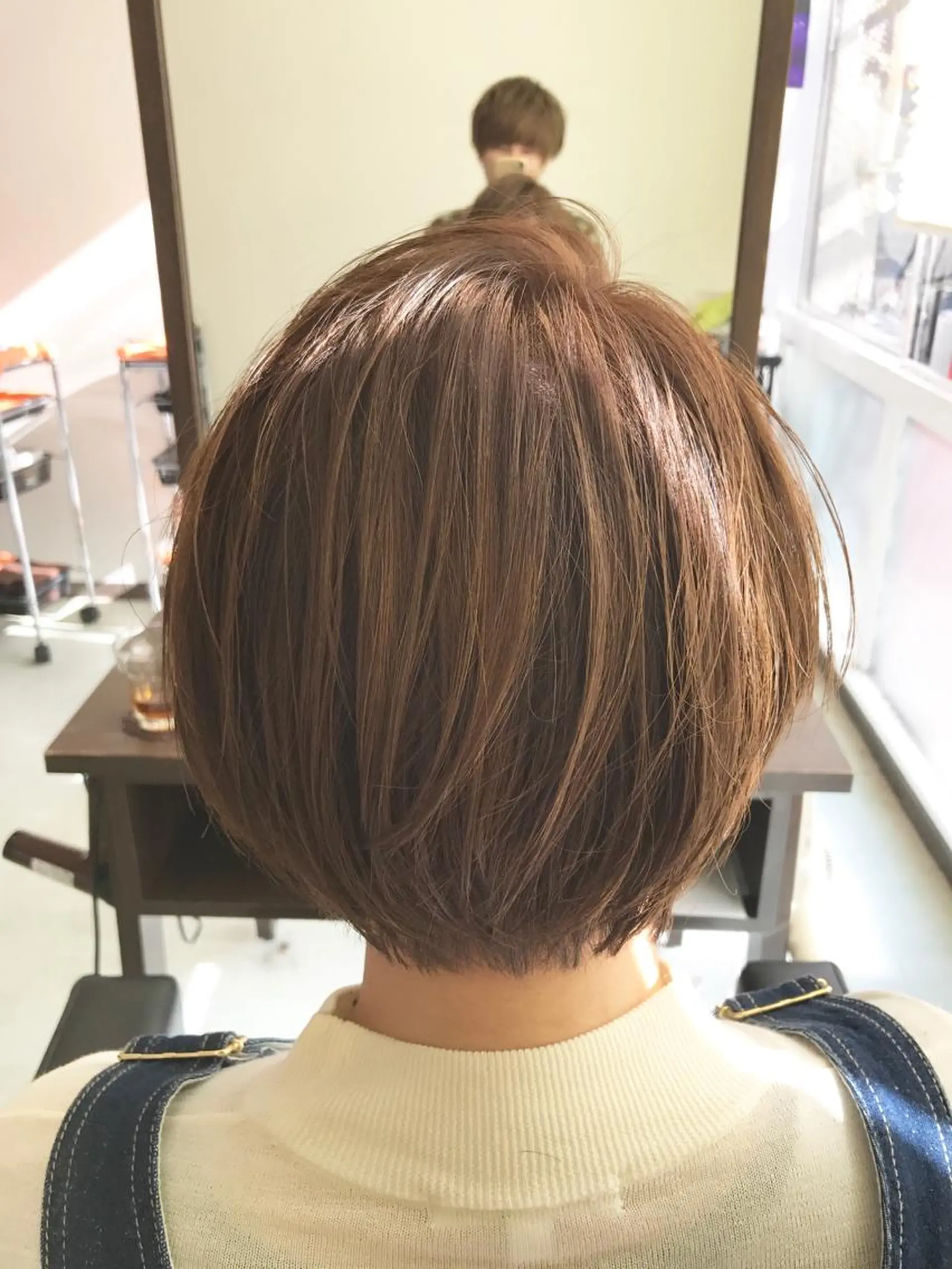 ショート カラー アッシュ レイヤーカット ローレイヤー 岡本 智次のヘアスタイル