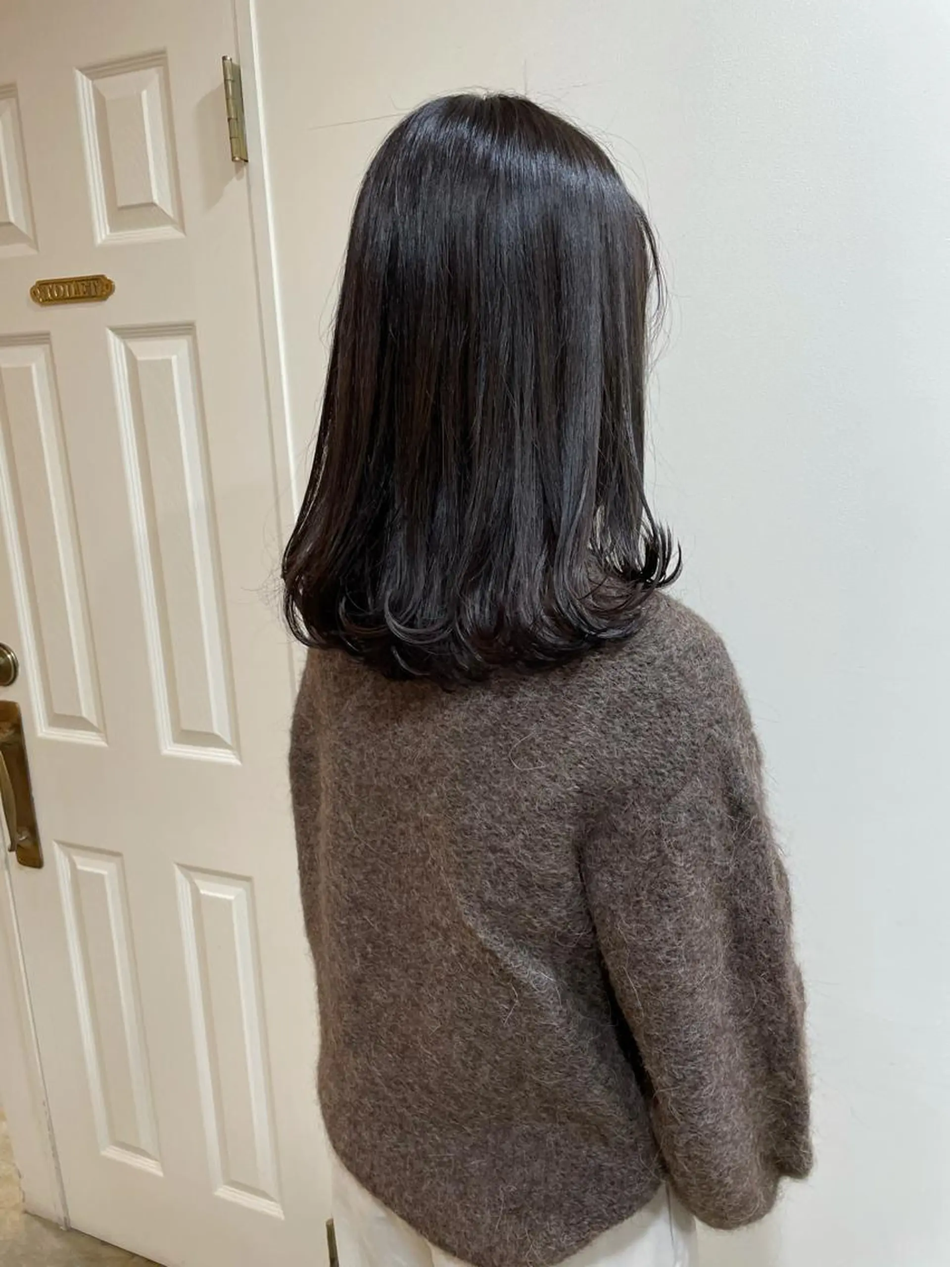 ミディアム カラー MIOベージュカラー 柔らかいカラーのヘアスタイル