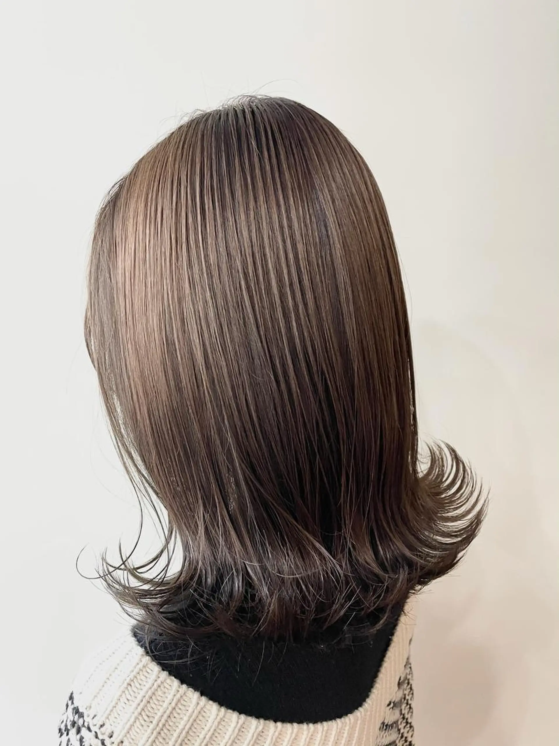 ミディアム ボブ 外ハネヘア カット ヘアカラー FLAGS YAMATOのヘアスタイル