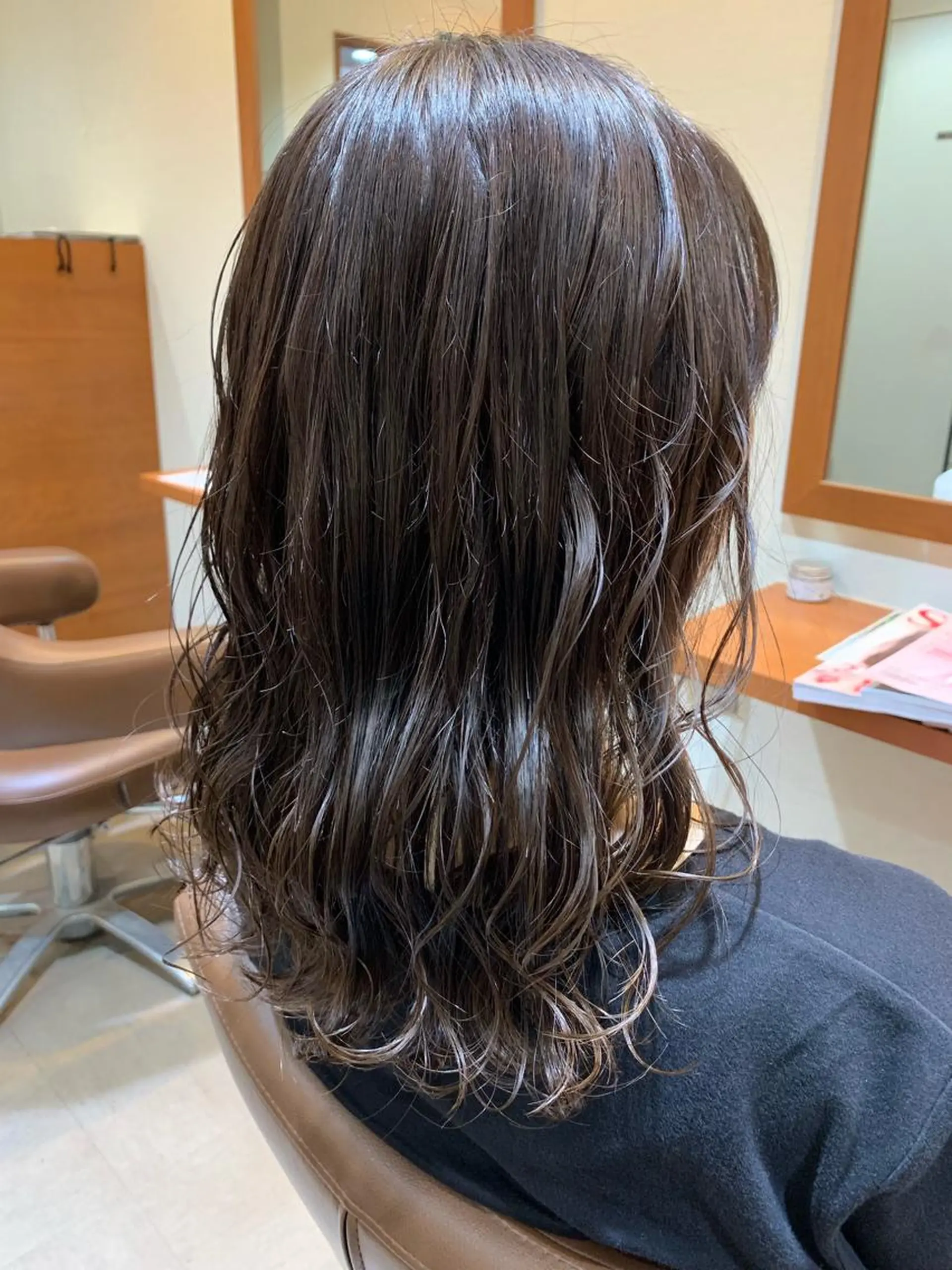 セミロング カラー 蓮見  友里のヘアスタイル