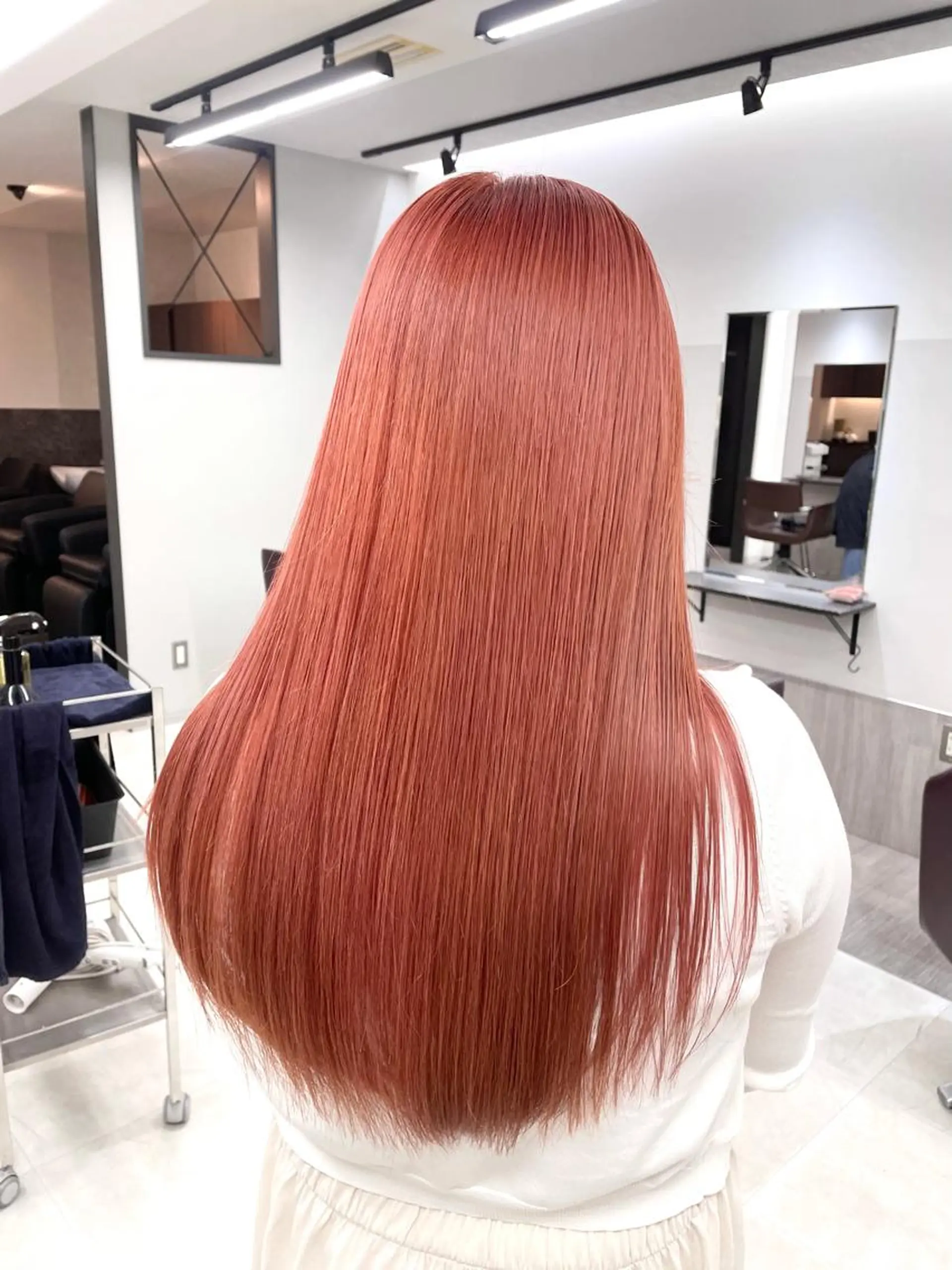 カラー AIRI layer cut hairのヘアスタイル