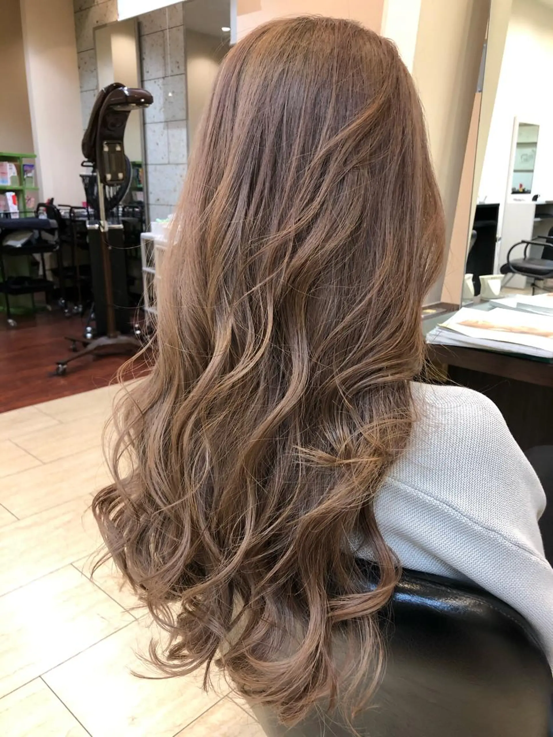 ロング ボブ 外国人風カラー ハイライト レイヤーカット ロング ヘアカラー yasu ヤスのヘアスタイル