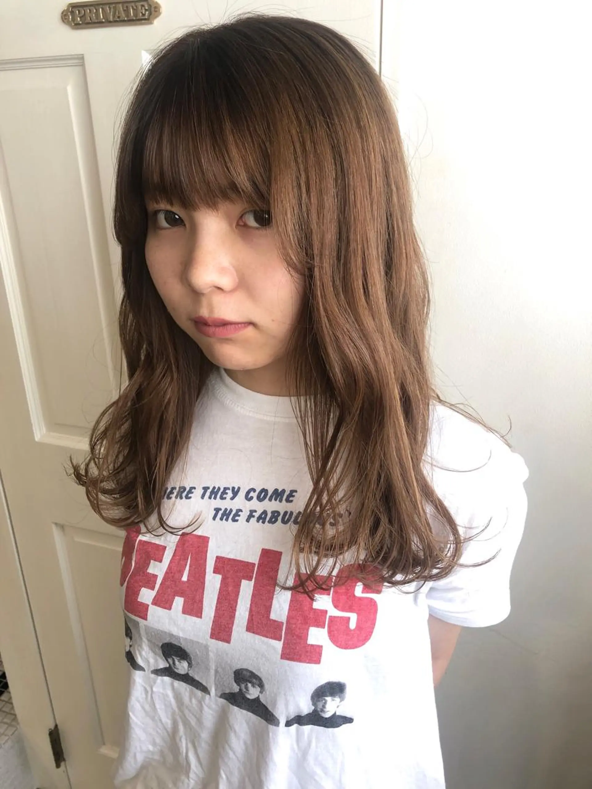 ロング カラー MIOベージュカラー 柔らかいカラーのヘアスタイル