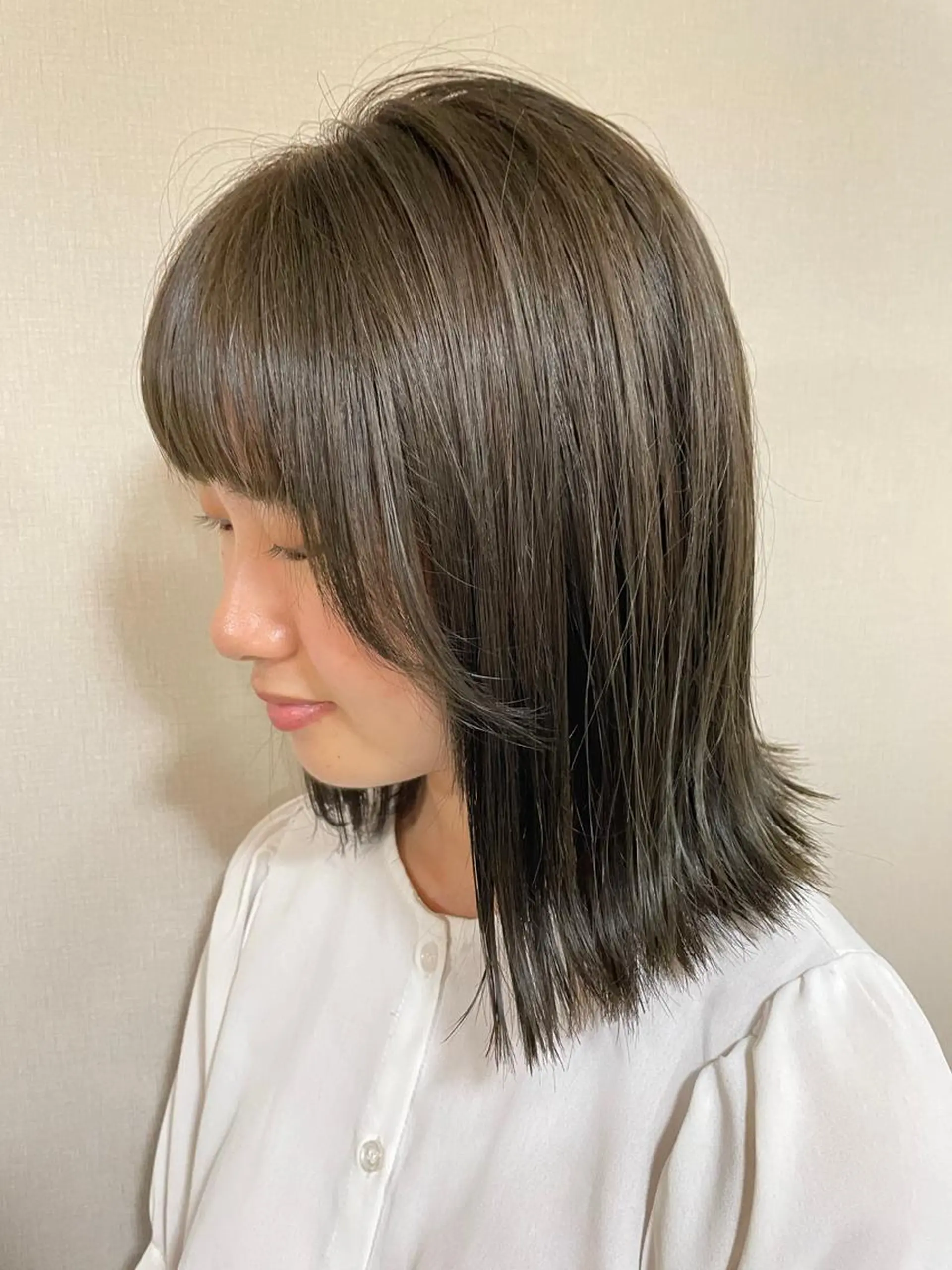 ミディアム カラー ブリーチ 透明感カラー ブリーチなしカラー ヘアカラー 佐藤 爽香のヘアスタイル
