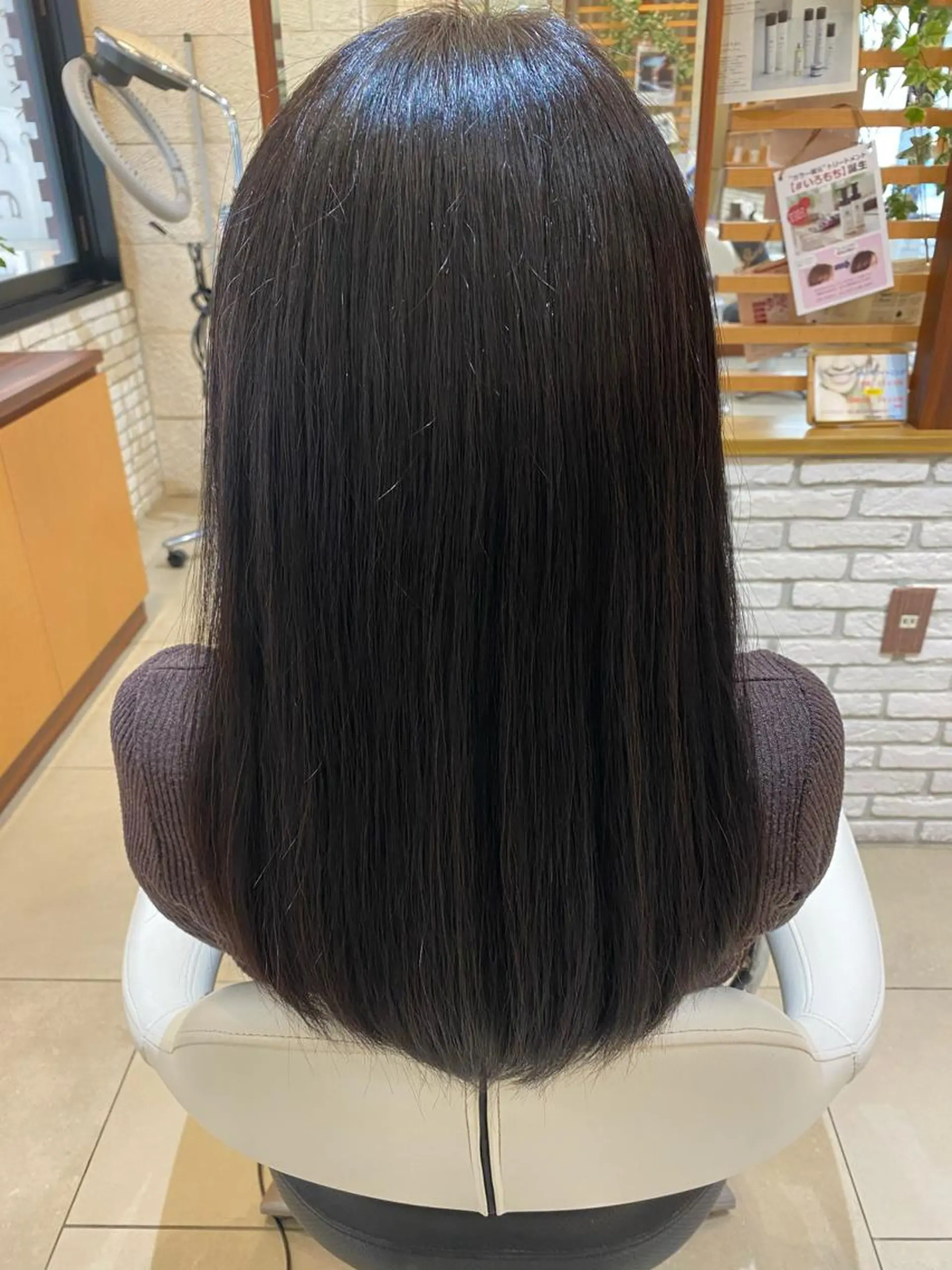 セミロング カット 縮毛矯正 峯村 亜希のヘアスタイル