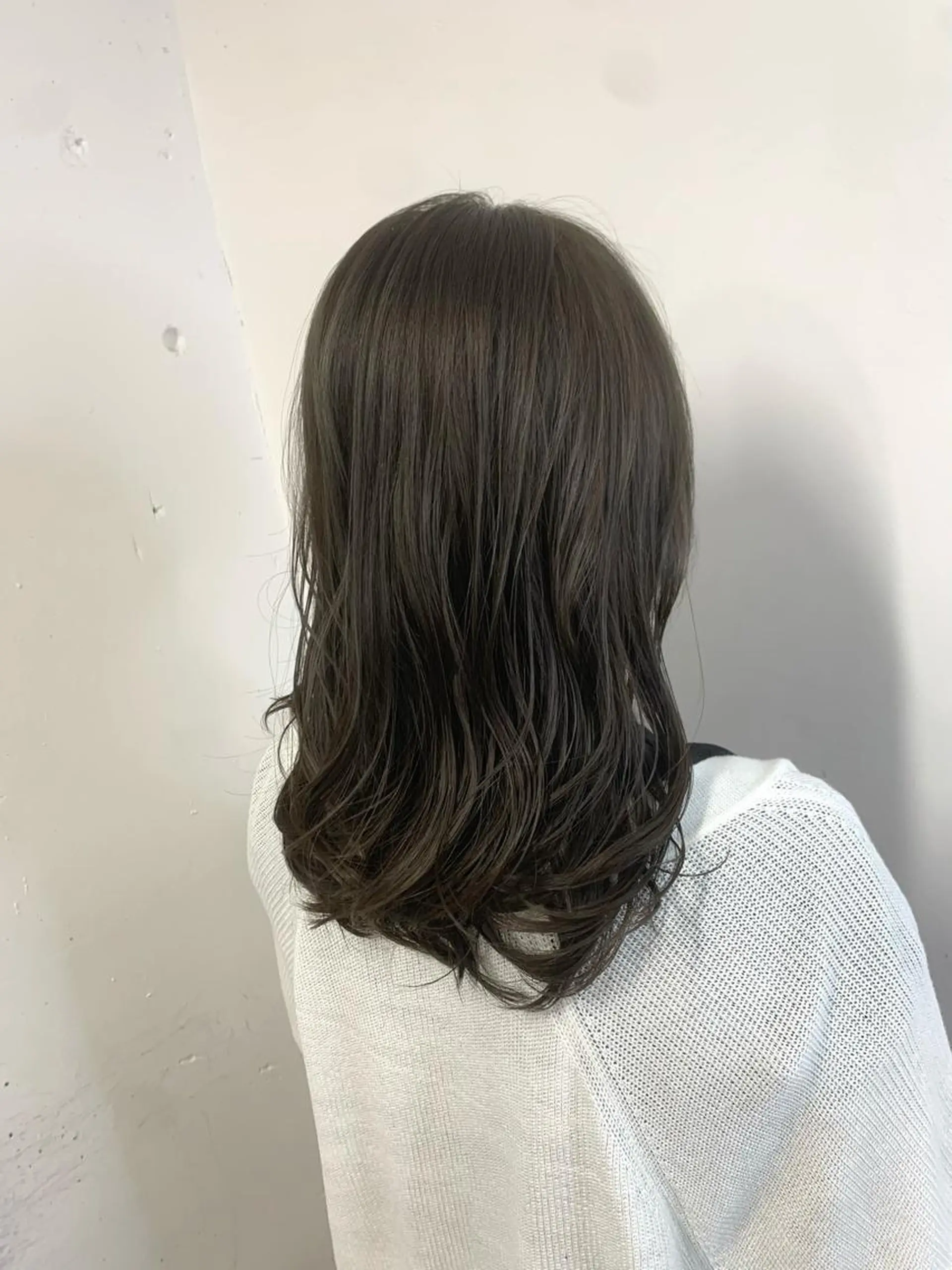 セミロング カラー パーマ グレージュ STYLE袋町店 赤畠達弥のヘアスタイル