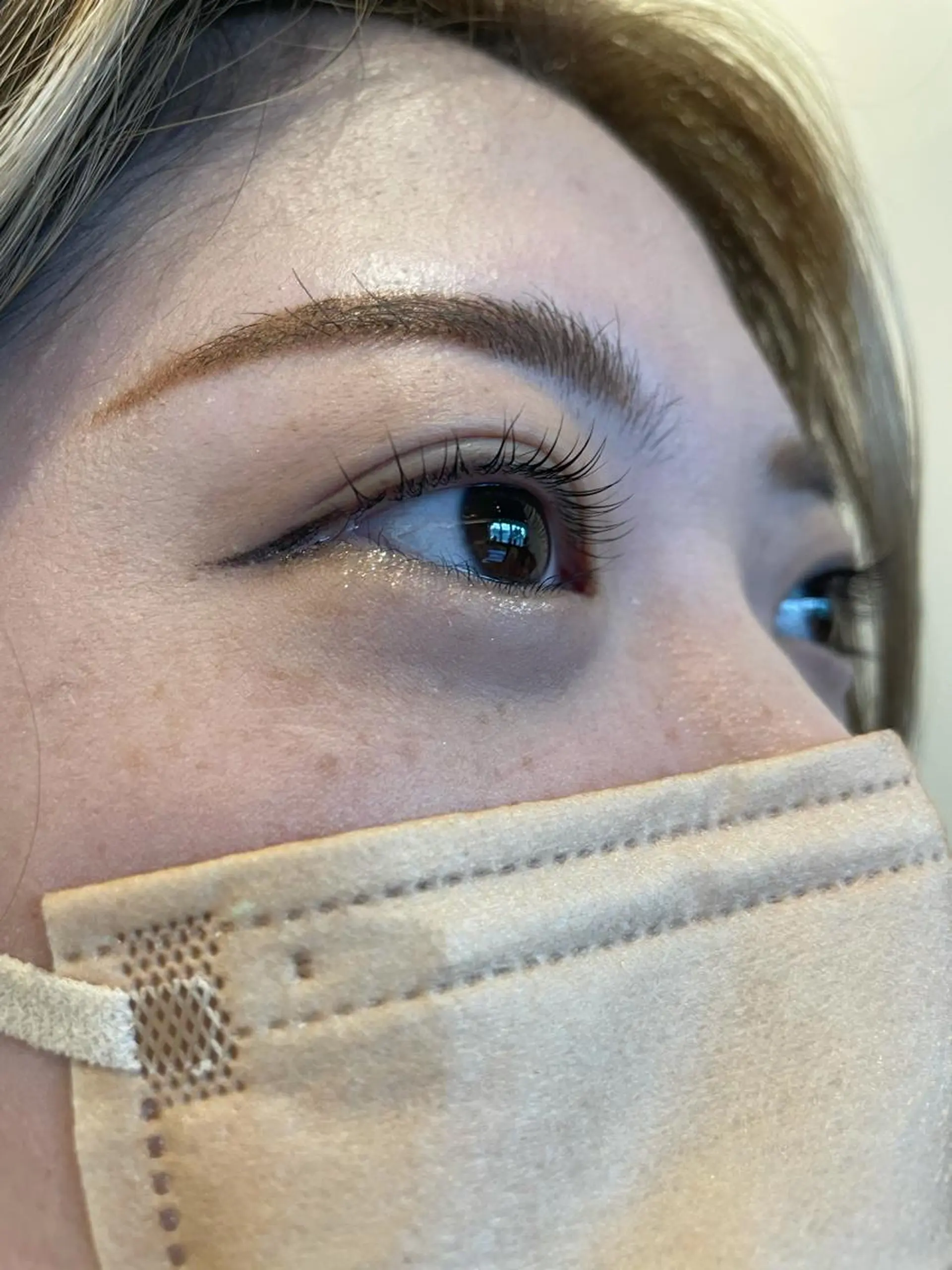 マツエク・マツパ レイヤーカット✖️ 柔らかベージュカラーのヘアスタイル