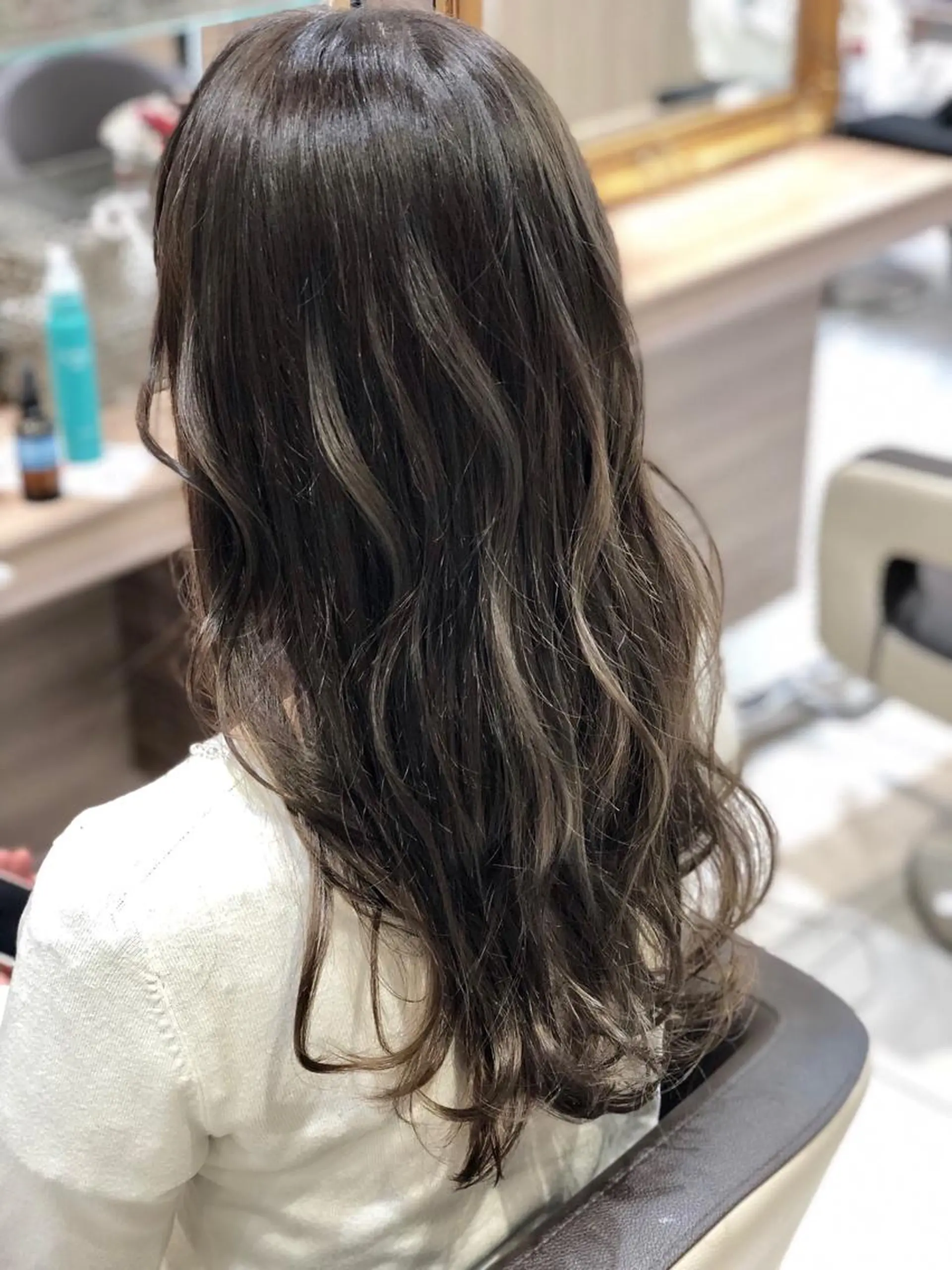 ロング カラー アッシュ 店長 小池アキトのヘアスタイル