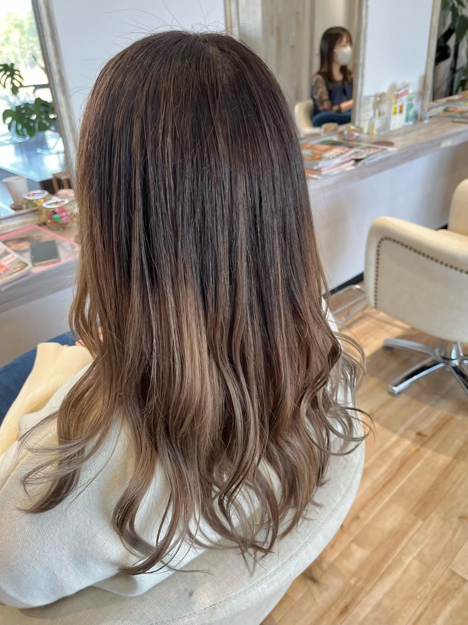 ロング カラー Atelier 大内のヘアスタイル