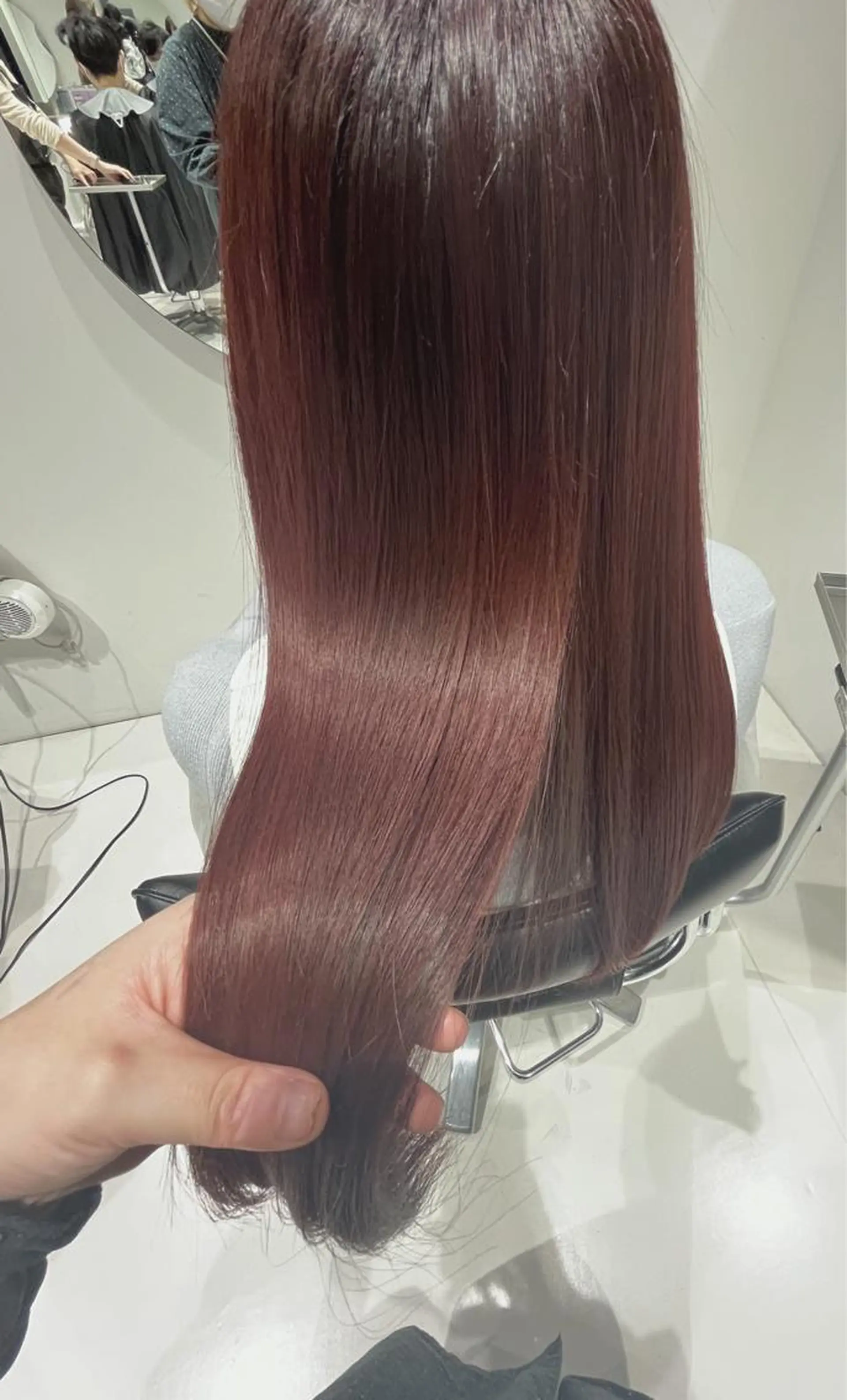 ロング カラー mai🐷髪質改善 🖤透ける暗髪🖤のヘアスタイル