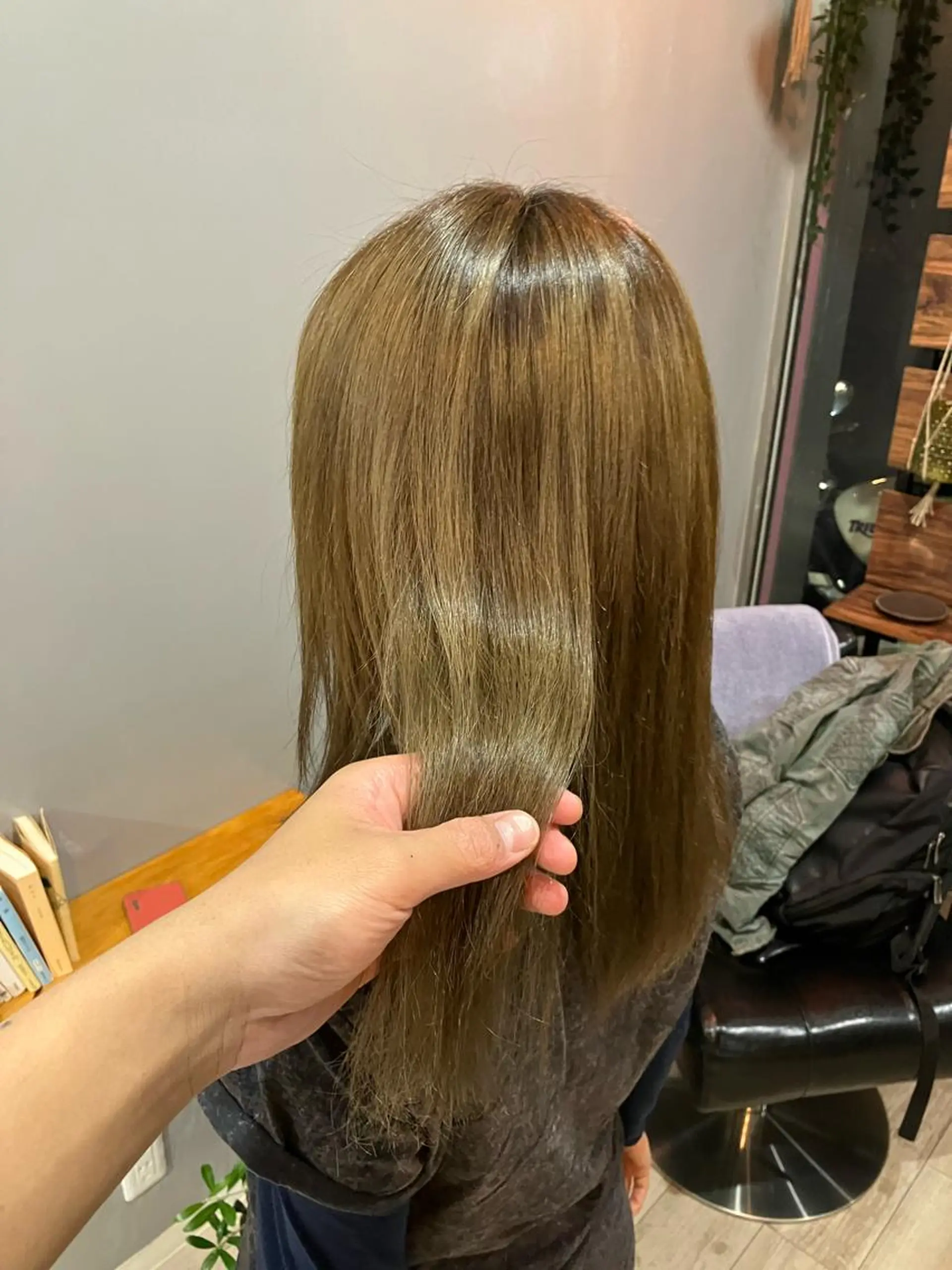 セミロング トリートメント 渡辺俊介 暗髪カラー /美髪矯正/髪質改善のヘアスタイル