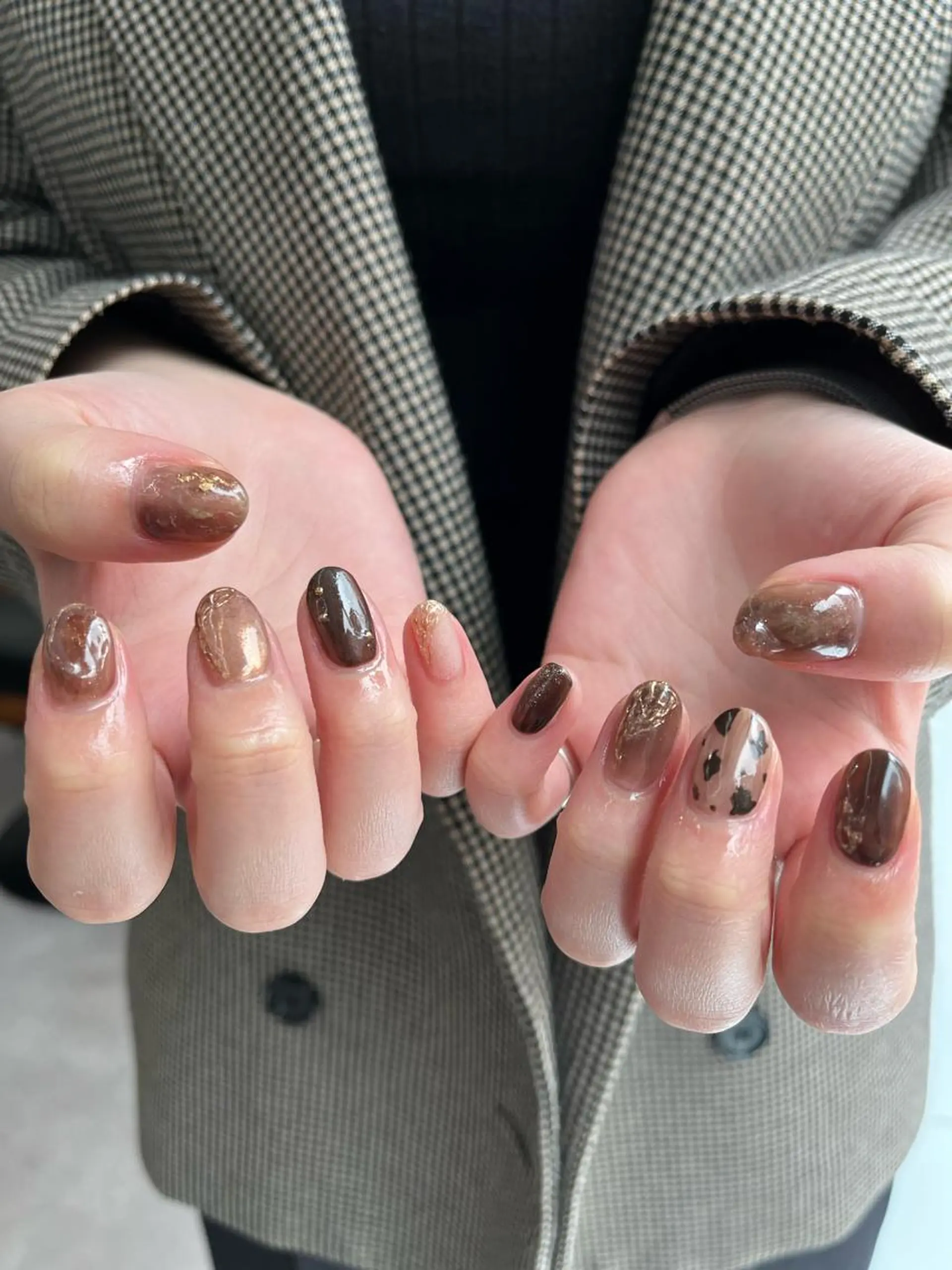 ネイル ブラウン ニュアンスネイル ハンドネイル ハンドケア nail＊ runa🌻のネイルデザイン