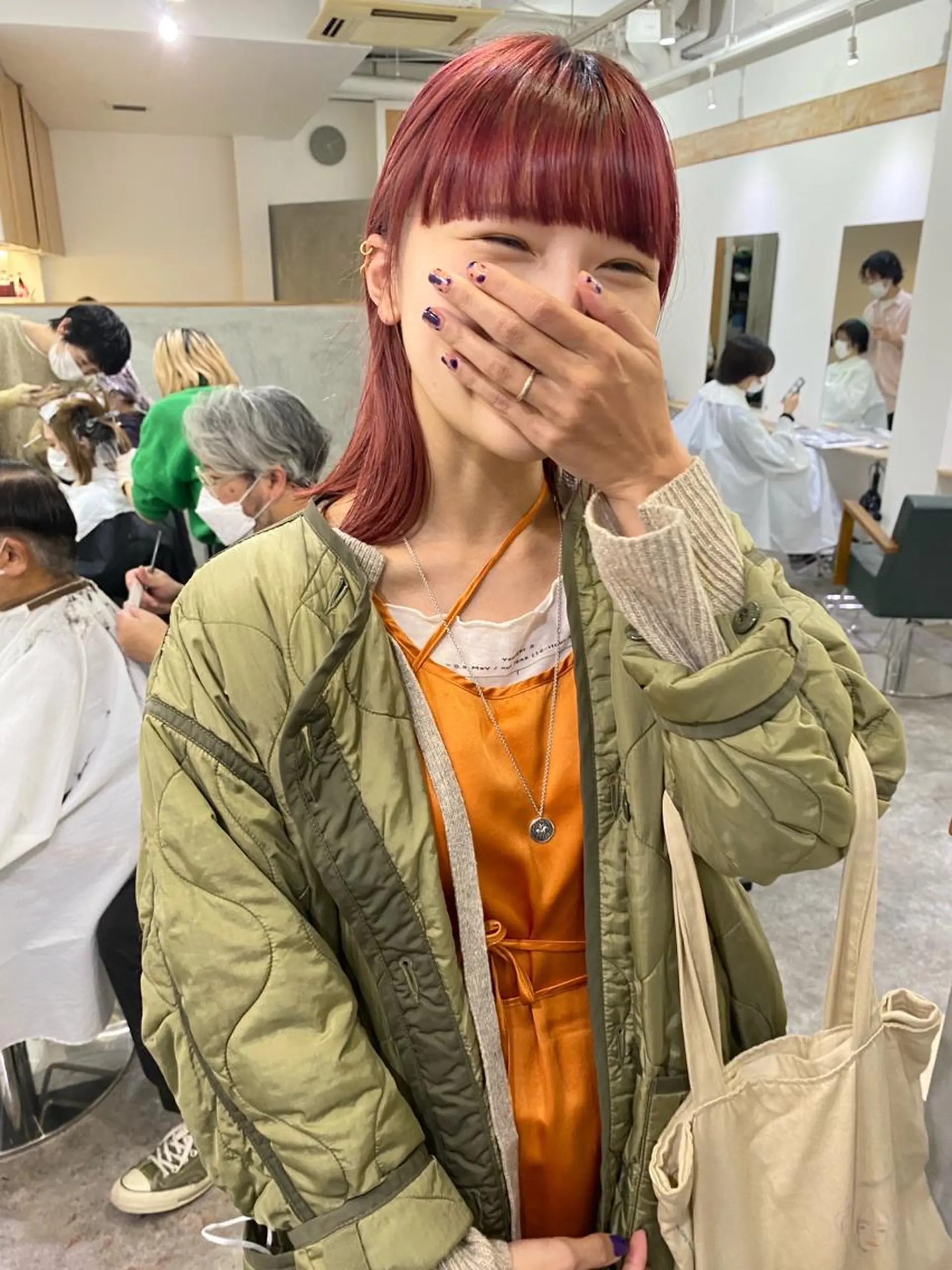 ミディアム カラー レッドカラー 切りっぱなしロブ ワイドバング カット ヘアカラー トリートメント 森貴裕/ベージュ/ パーマ/オリーブのヘアスタイル