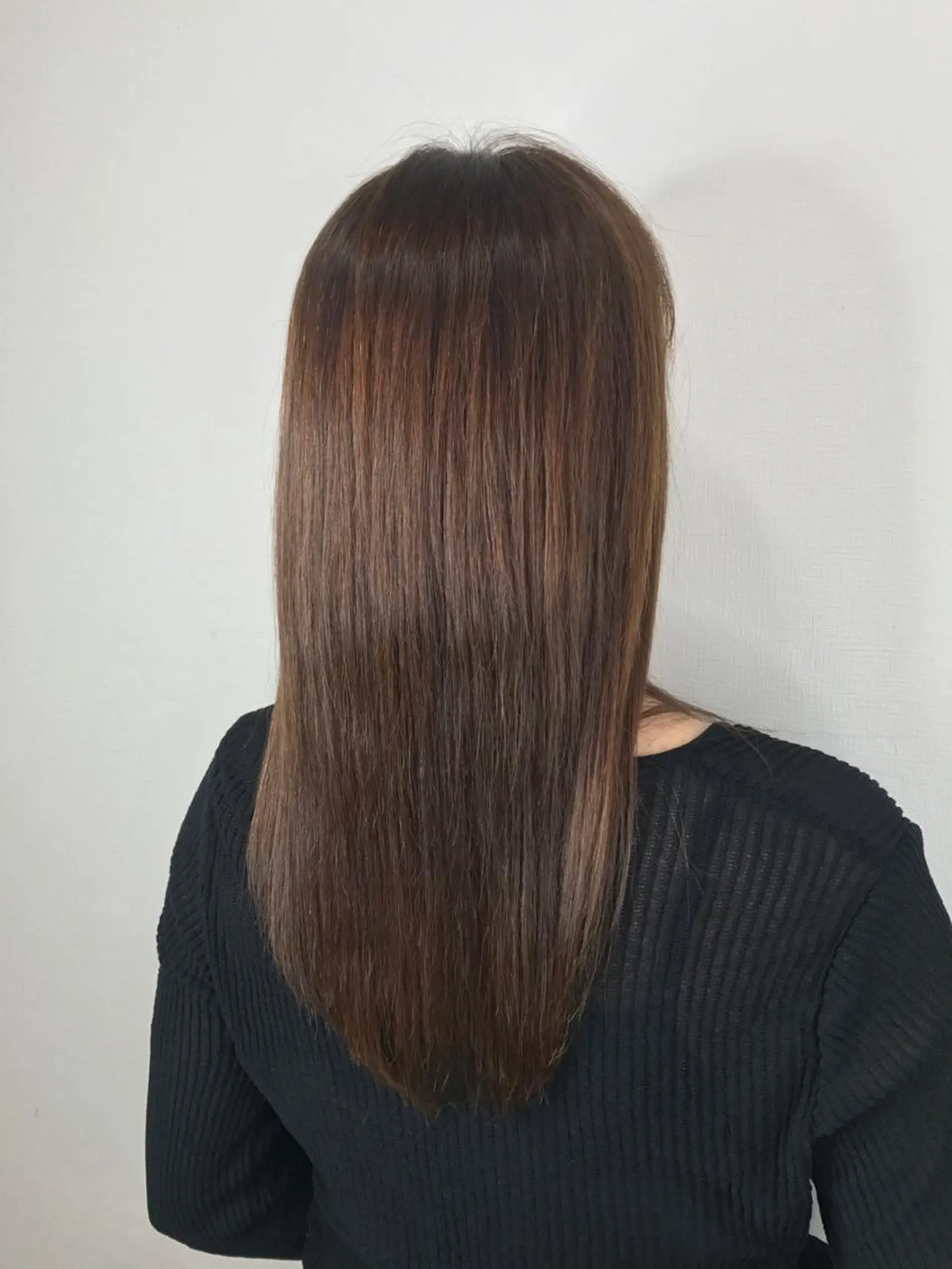 ミディアム 白髪ぼかし、髪質改善 富田隼仁のヘアスタイル