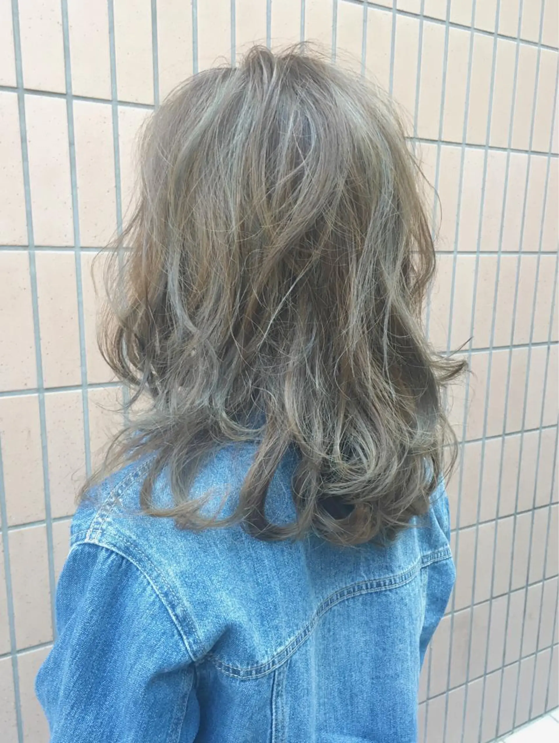 ミディアム カラー パーマ ハイライトカラー 外国人風カラー ハイライト 髪質改善、エクステ 山口卓哉のヘアスタイル