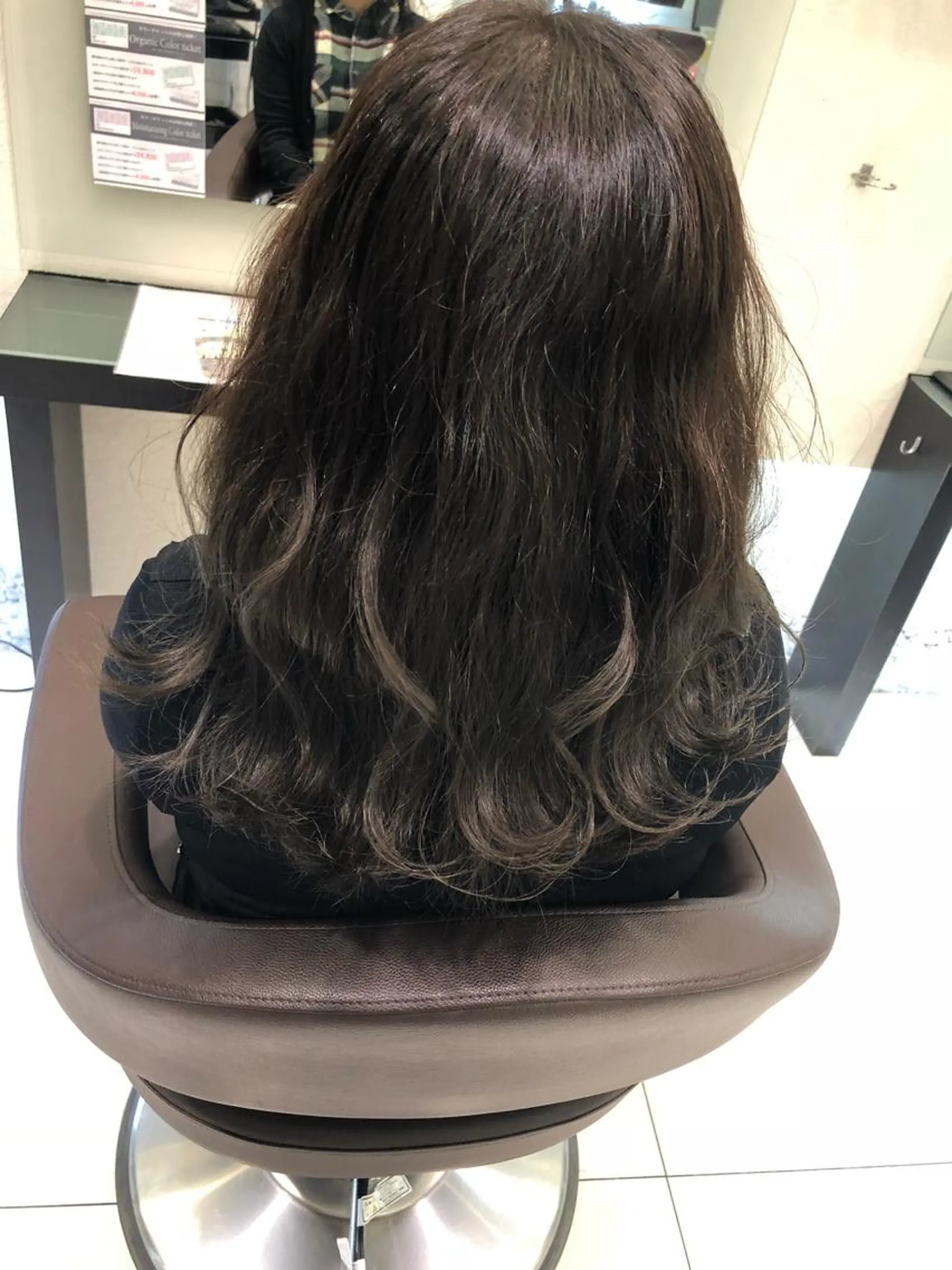 カラー 高岡 杏実のヘアスタイル