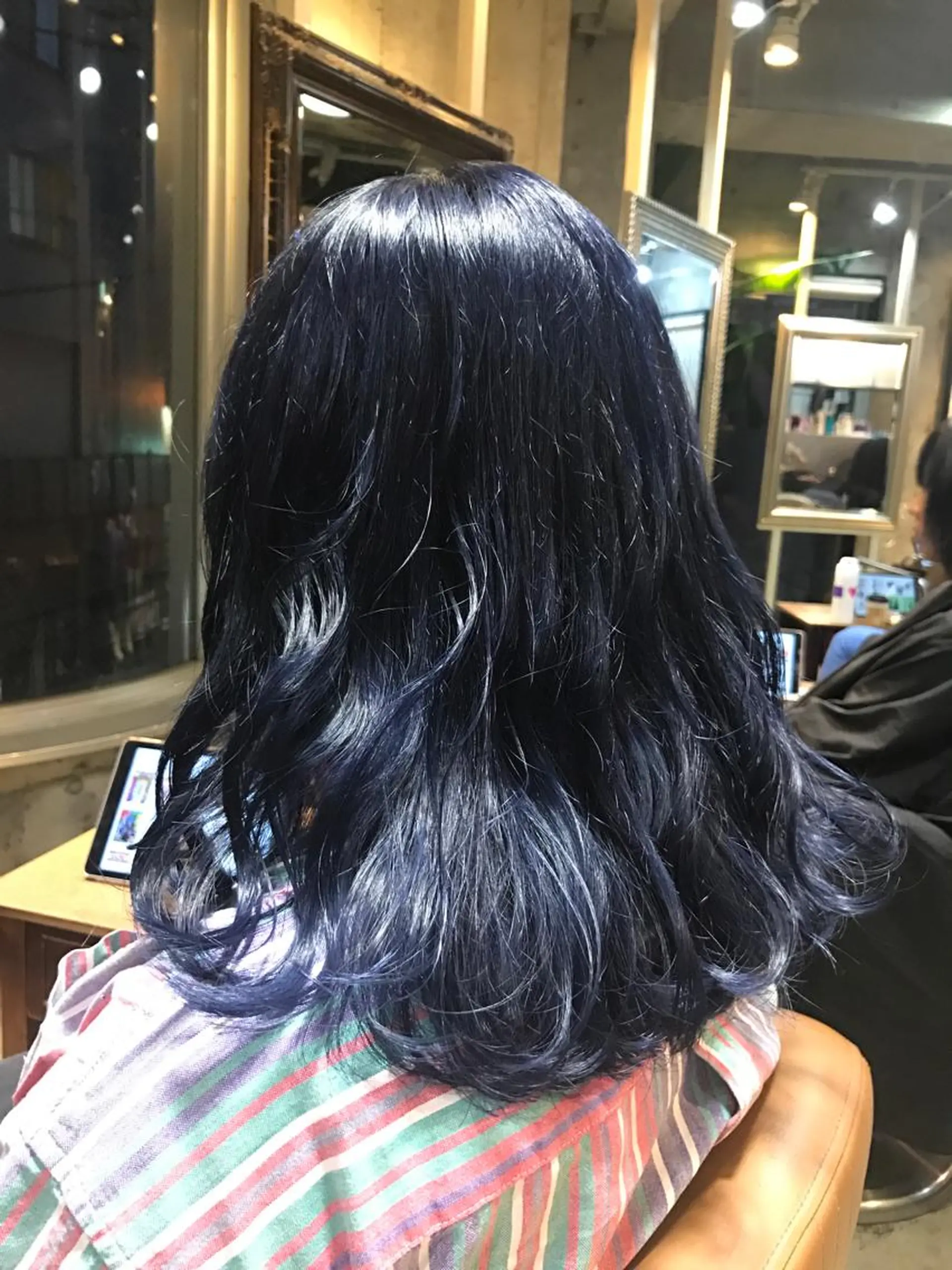 ミディアム カラー パーマ ヘアアレンジ メンズ キッズ ネイル マツエク・マツパ ブルーカラー ダブルカラー ネイビーカラー ブルー ネイビー サロンドミルク 原宿のヘアスタイル