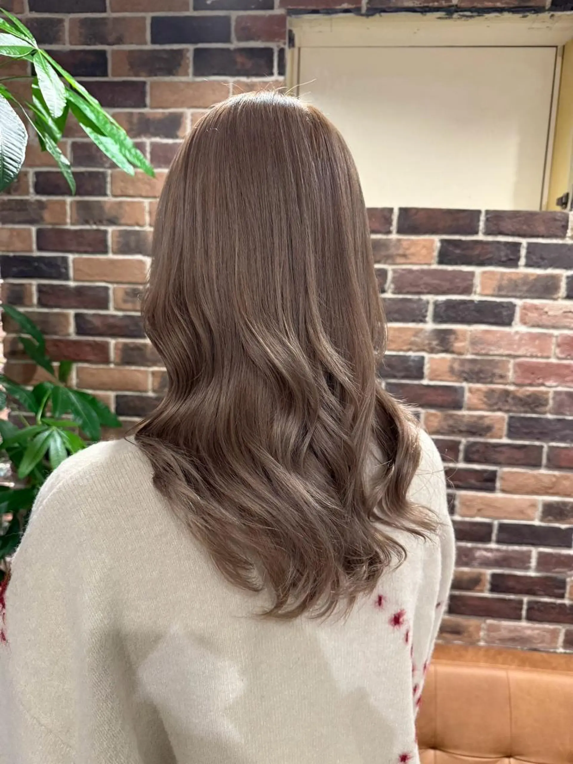 カラー セミロング AROMA awanoのヘアスタイル