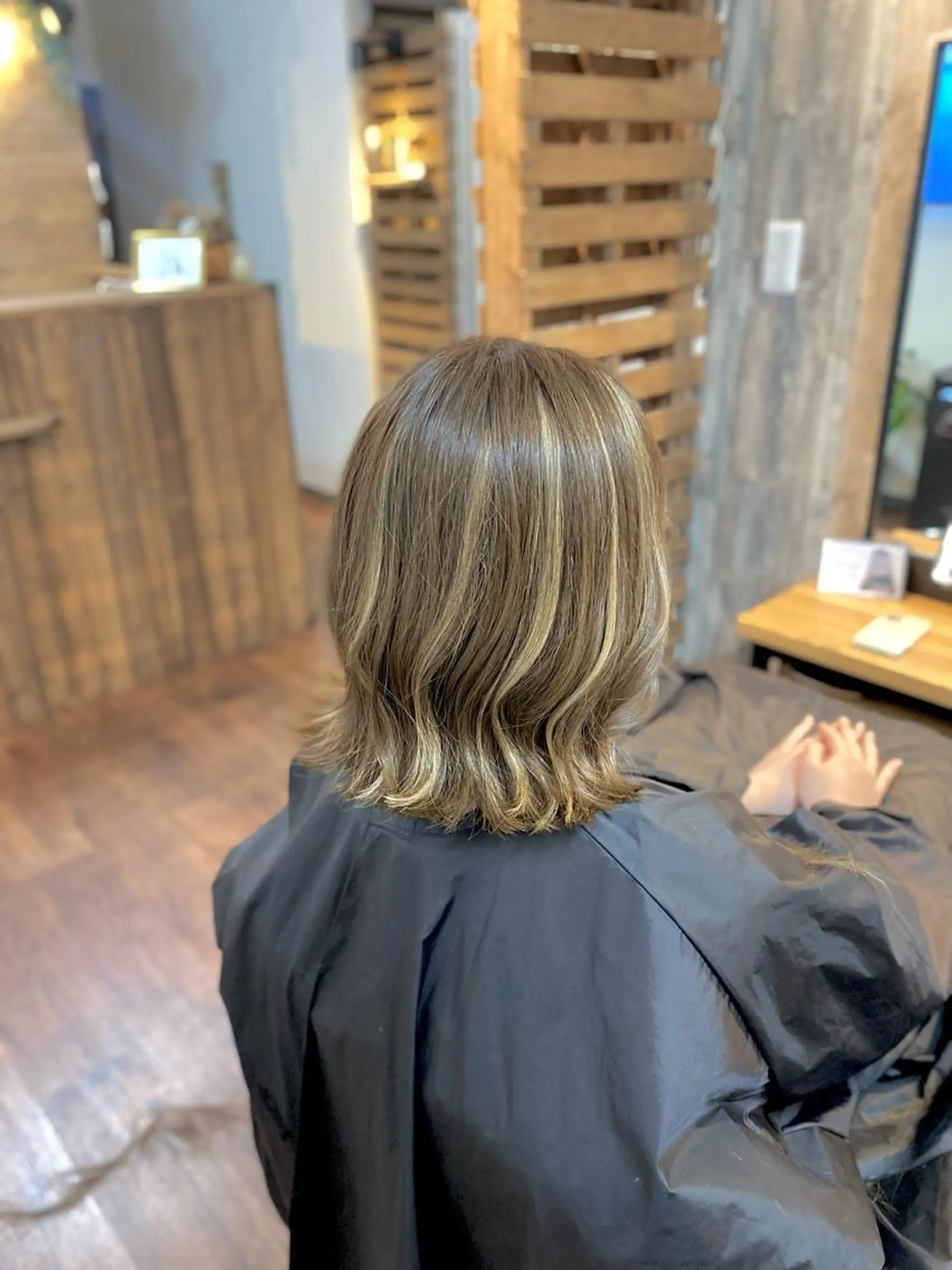 ミディアム カラー ハイライトカラー ハイライト カット ヘアカラー トリートメント Luzir⭐︎ GEN⭐︎のヘアスタイル