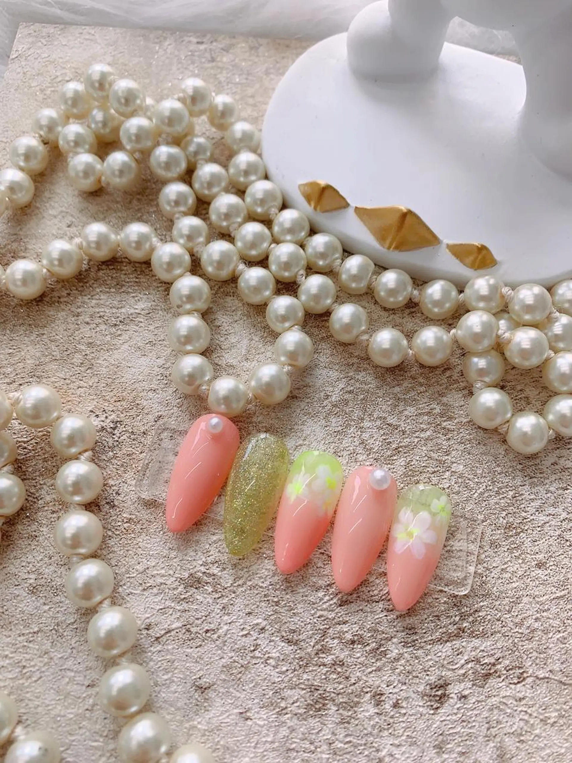 ネイル フットネイル ジェルネイル ラメ(グリッター) ラメグラデーション マグネットネイル ハンドネイル ネイルサロンAiri 長さ出し·シンプルのネイルデザイン