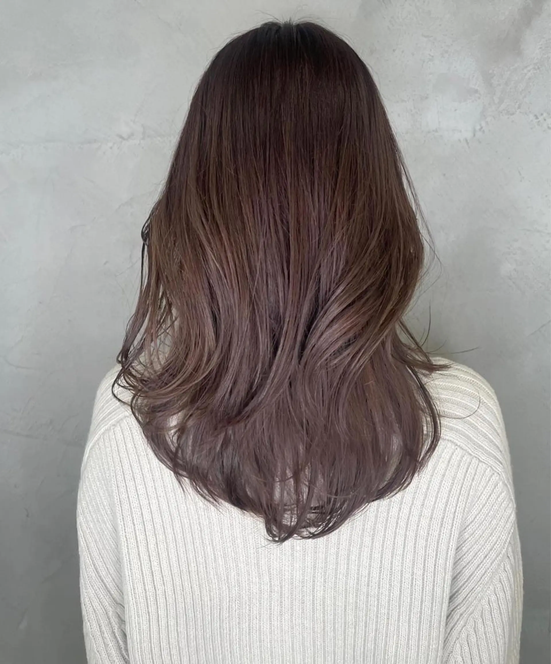 ミディアム ラベンダーベージュ くびれヘア レイヤーカット ヘアカラー YUKI / レイヤーカット🤍のヘアスタイル