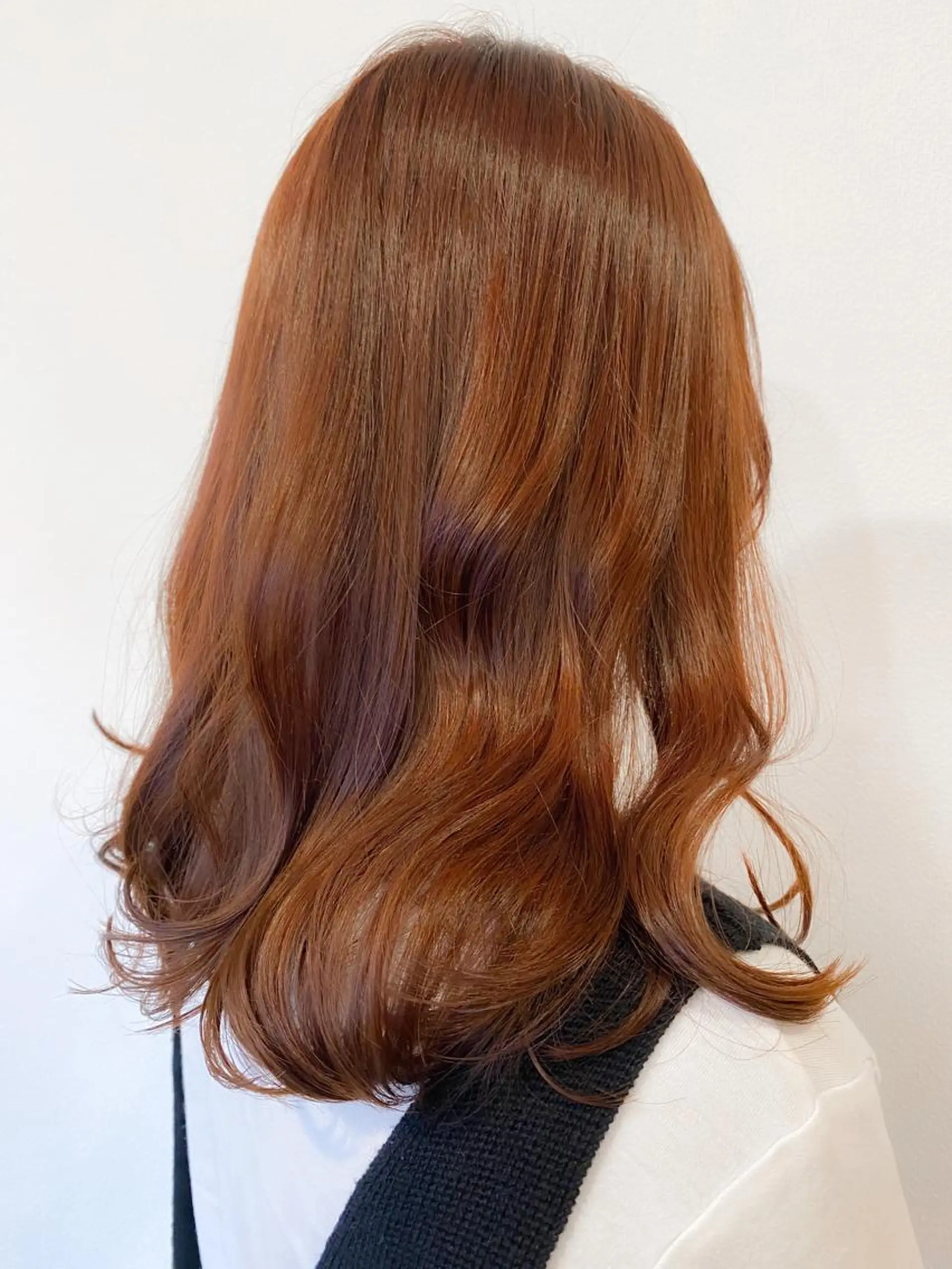 セミロング カラー ブリーチ ブリーチなしカラー オレンジ ダメージレスサロン✨ kayo🌱のヘアスタイル