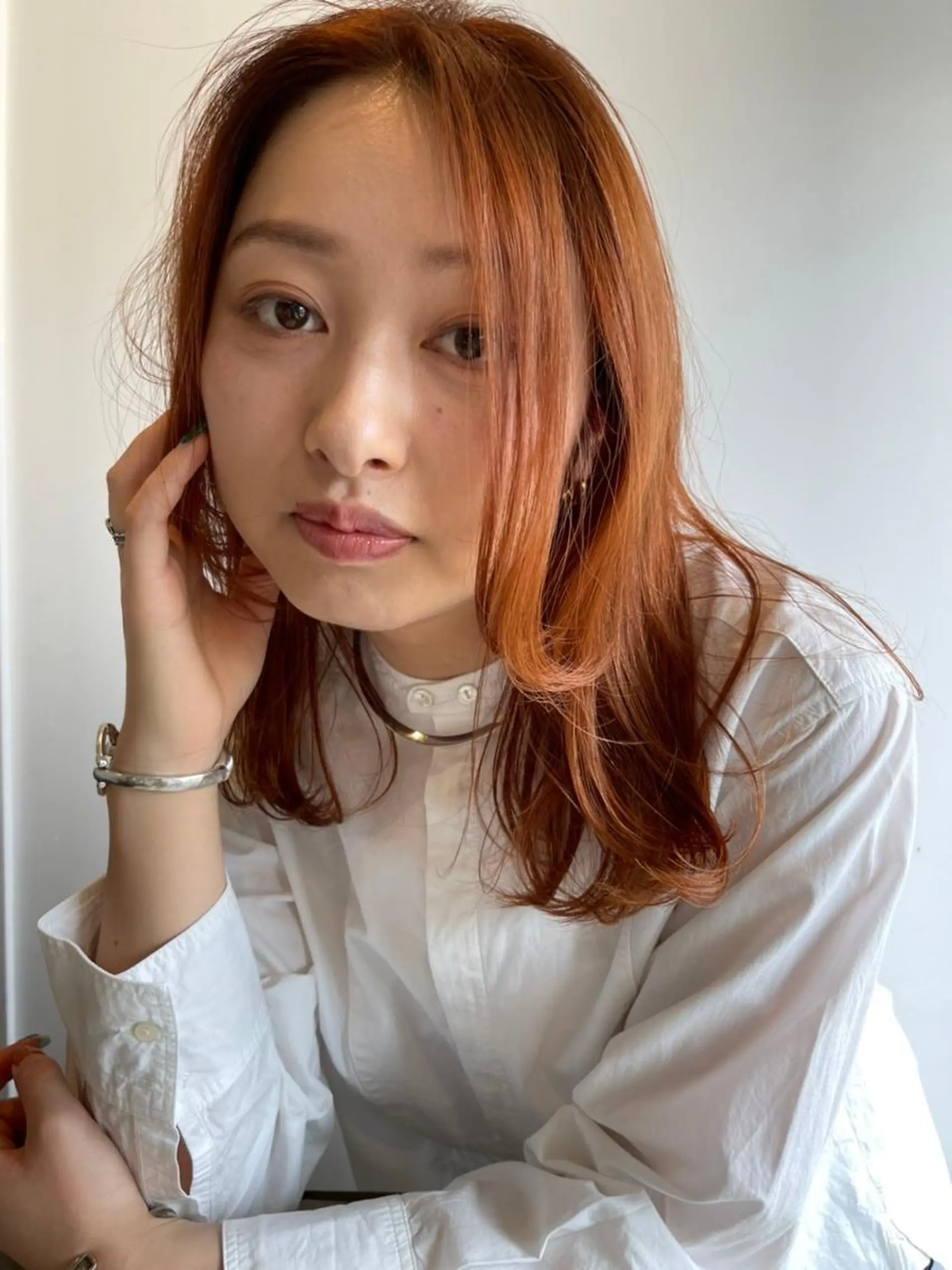 ミディアム カラー パーマ アディクシーカラー ブリーチ ブロンド ブルーカラー ハイライトカラー CEINE PATHのヘアスタイル