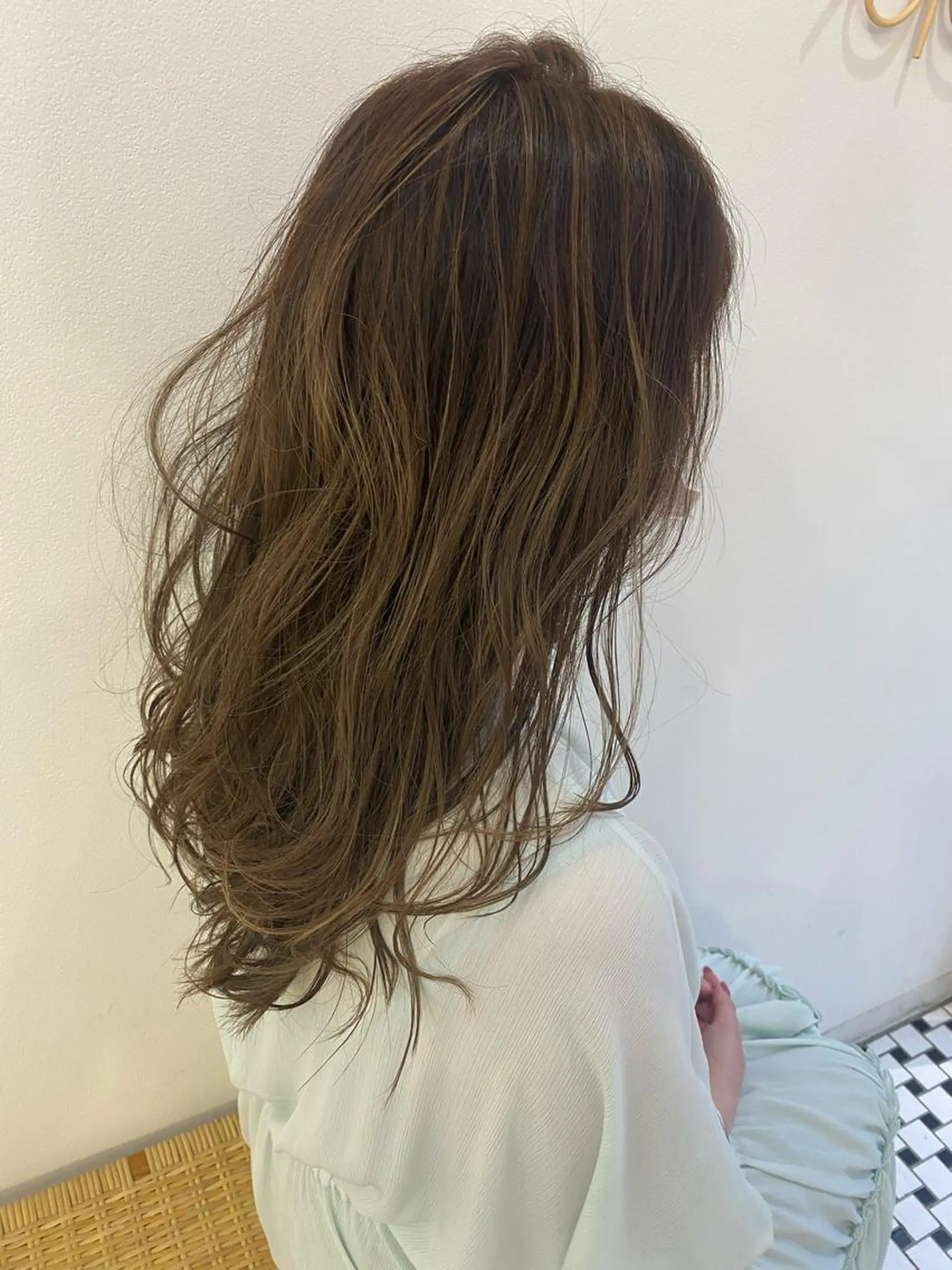 ロング カラー nishido ハイライト/パーマのヘアスタイル