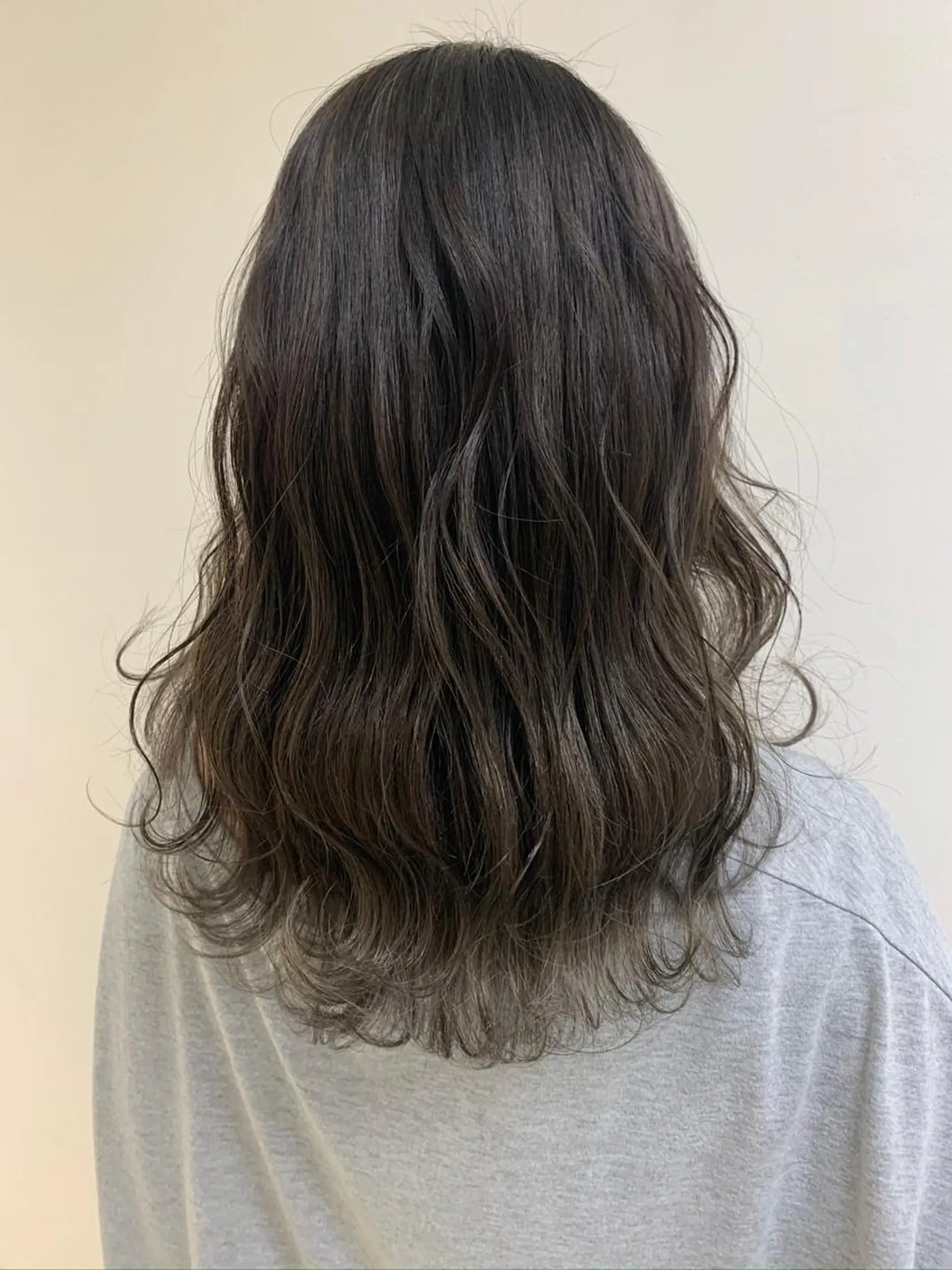 セミロング カラー アッシュ ブリーチ ハイライトカラー ハイライト 卒業式受付中🌻 肥田亜沙美のその他イメージ