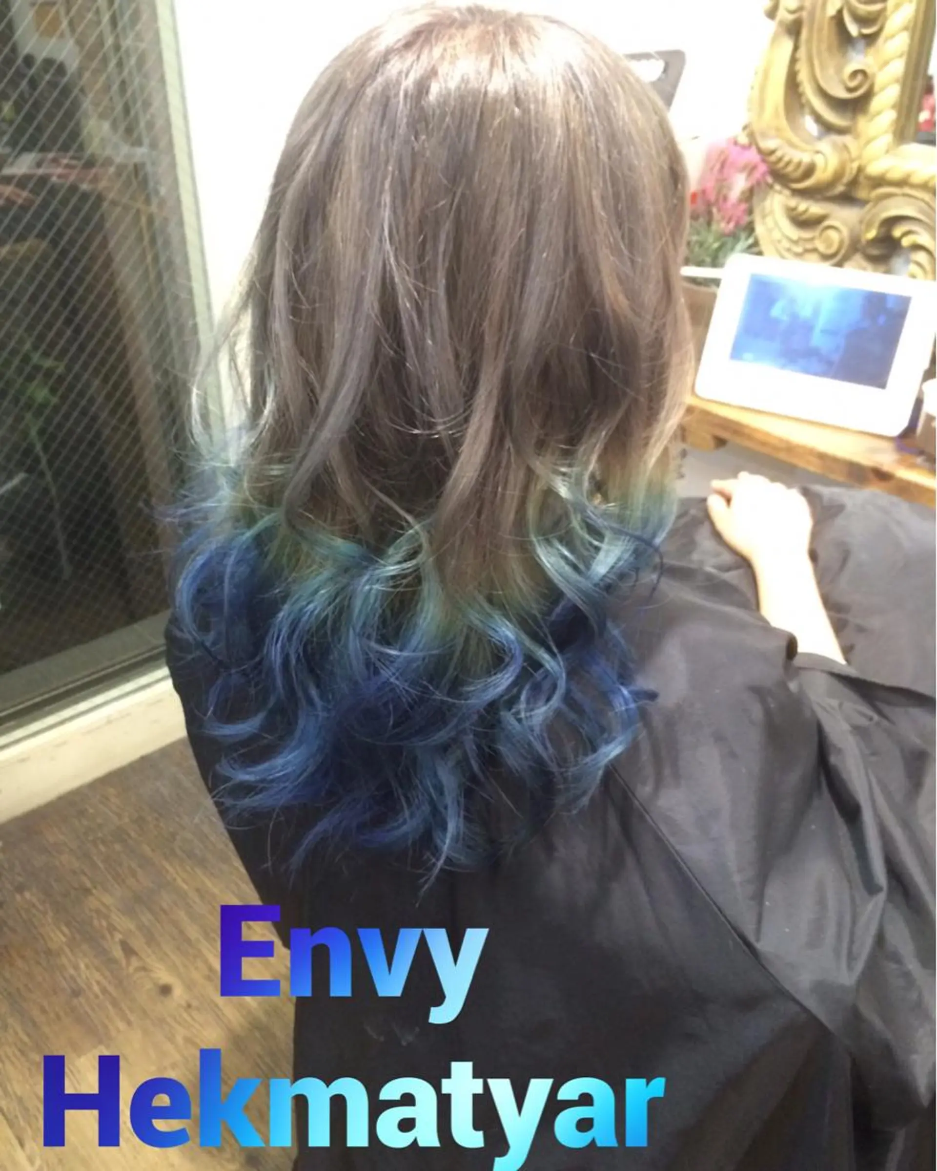 ミディアム セミロング カラー ブルーカラー ダブルカラー シルバー 髪質改善×ハイトーン 中田啄也のヘアスタイル