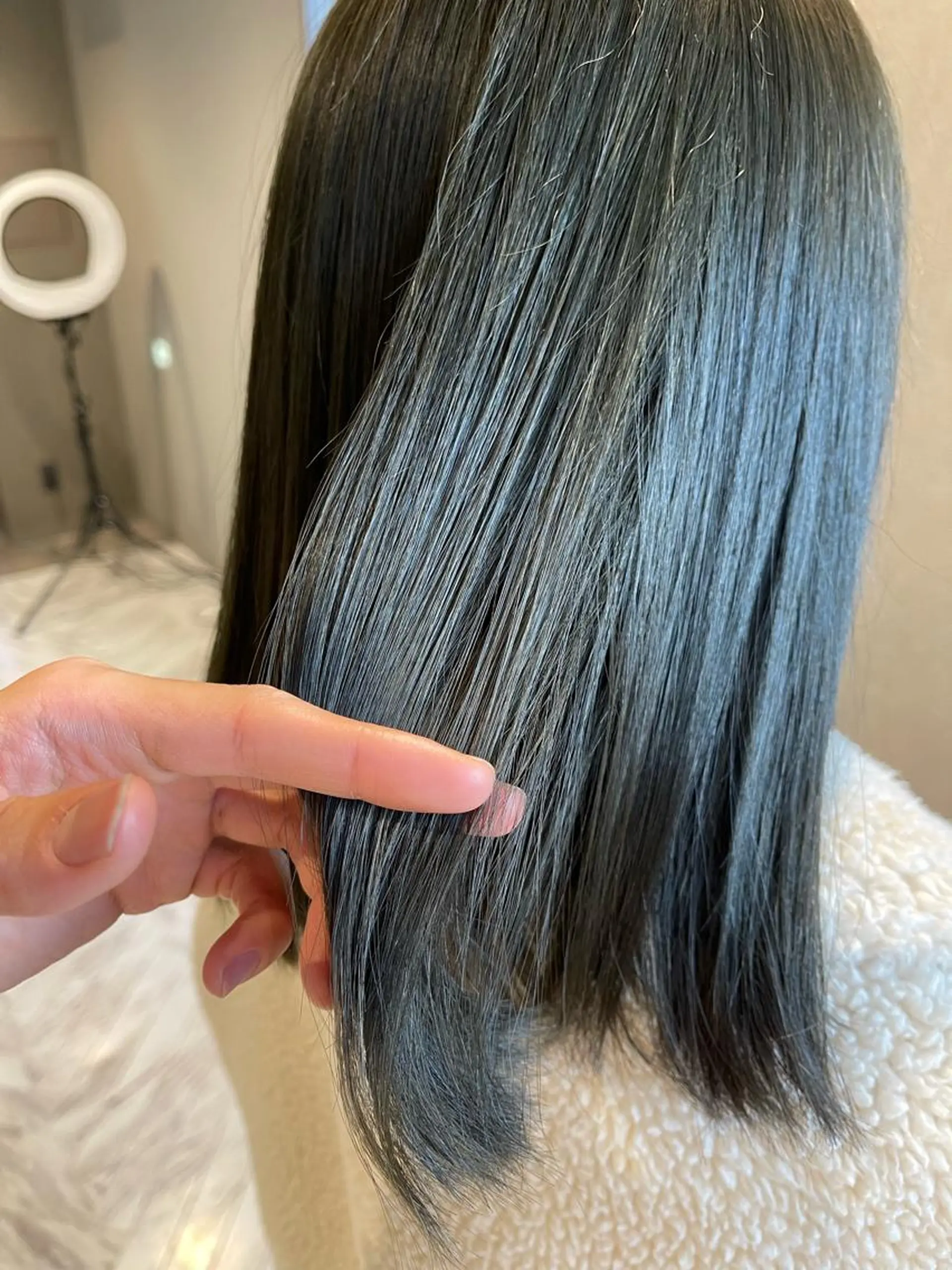 ミディアム カラー ベージュカラー ブリーチ オリーブベージュ カット ヘアカラー トリートメント 透明感カラー/艶髪/ エクステ/HIROのヘアスタイル