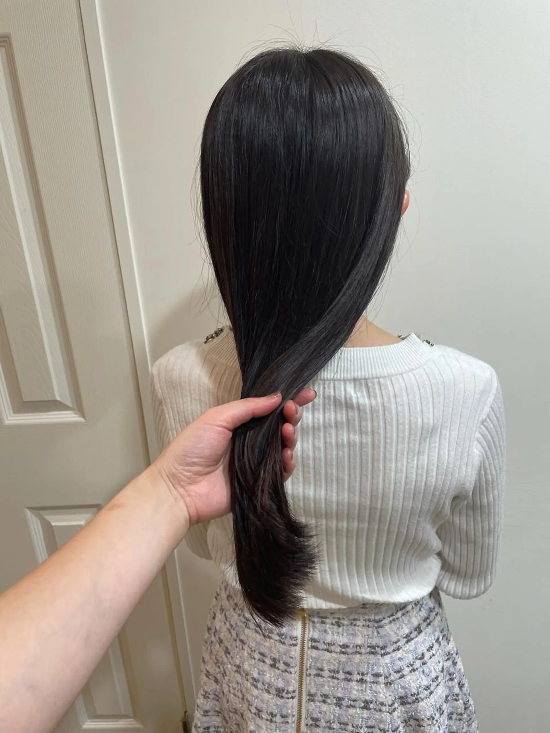 ロング カラー MIOベージュカラー 柔らかいカラーのヘアスタイル