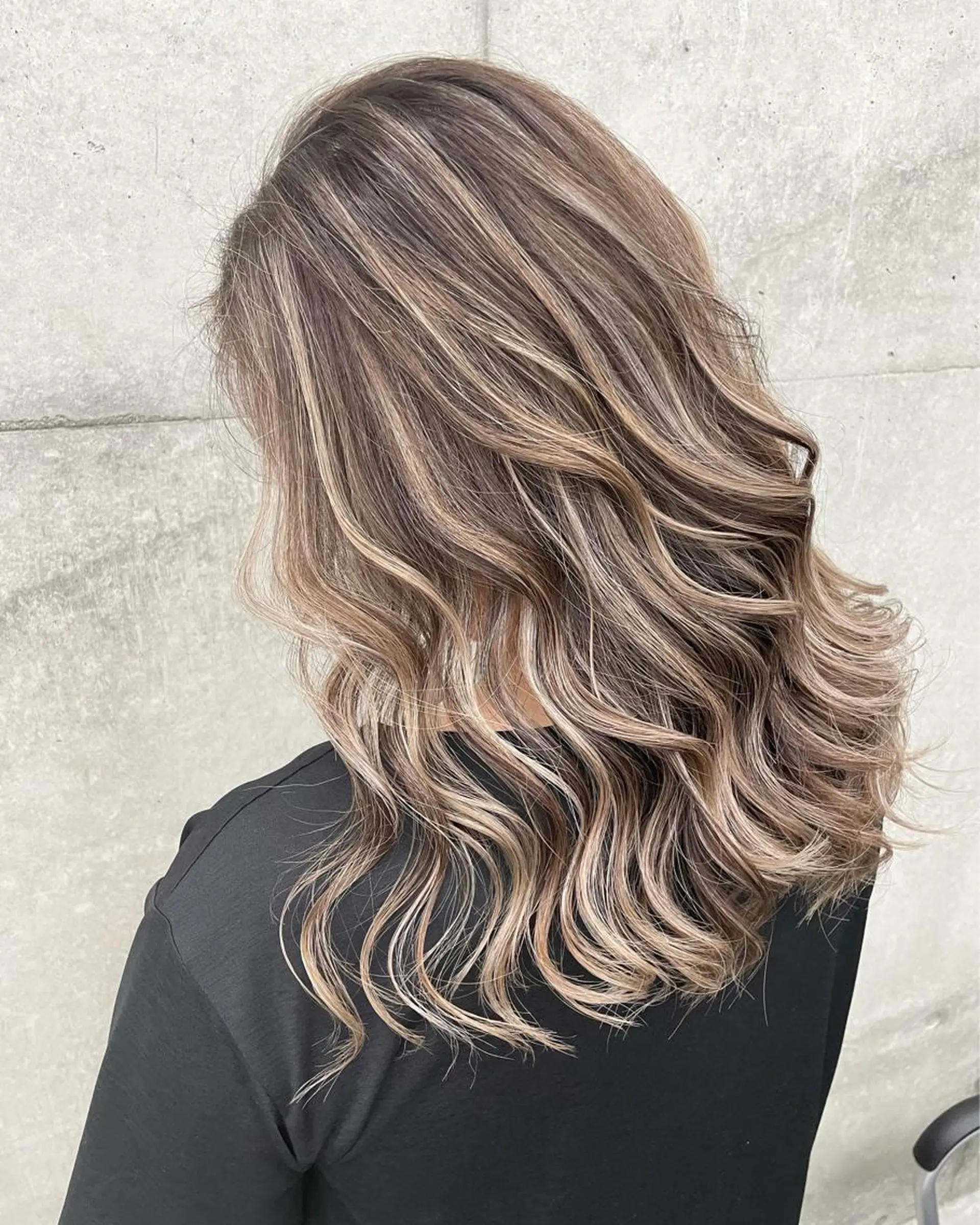 ミディアム 手島 カミラのヘアスタイル