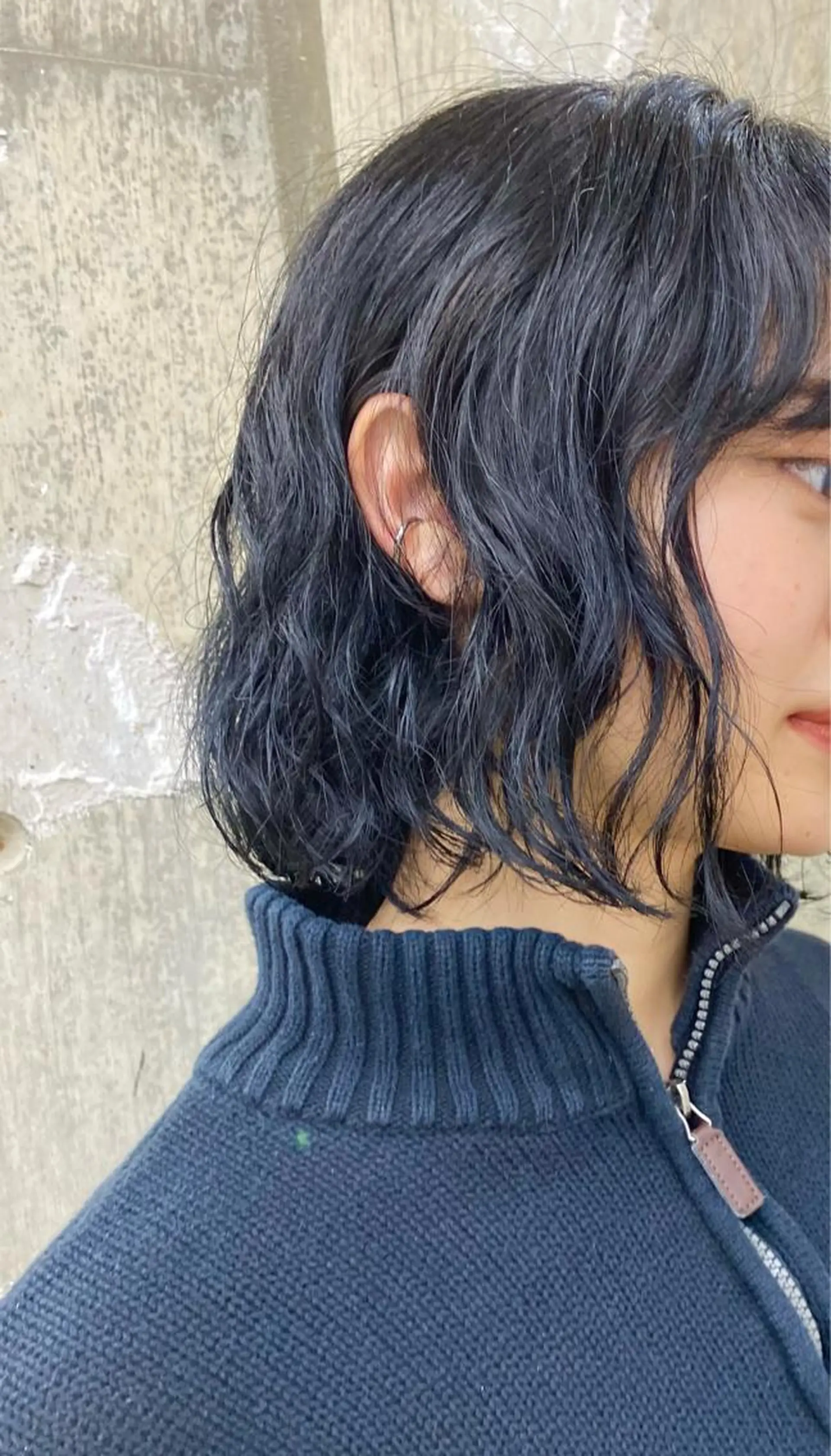 カラー 黒髪 ブルーカラー ブルーブラック KVELL ユナのヘアスタイル