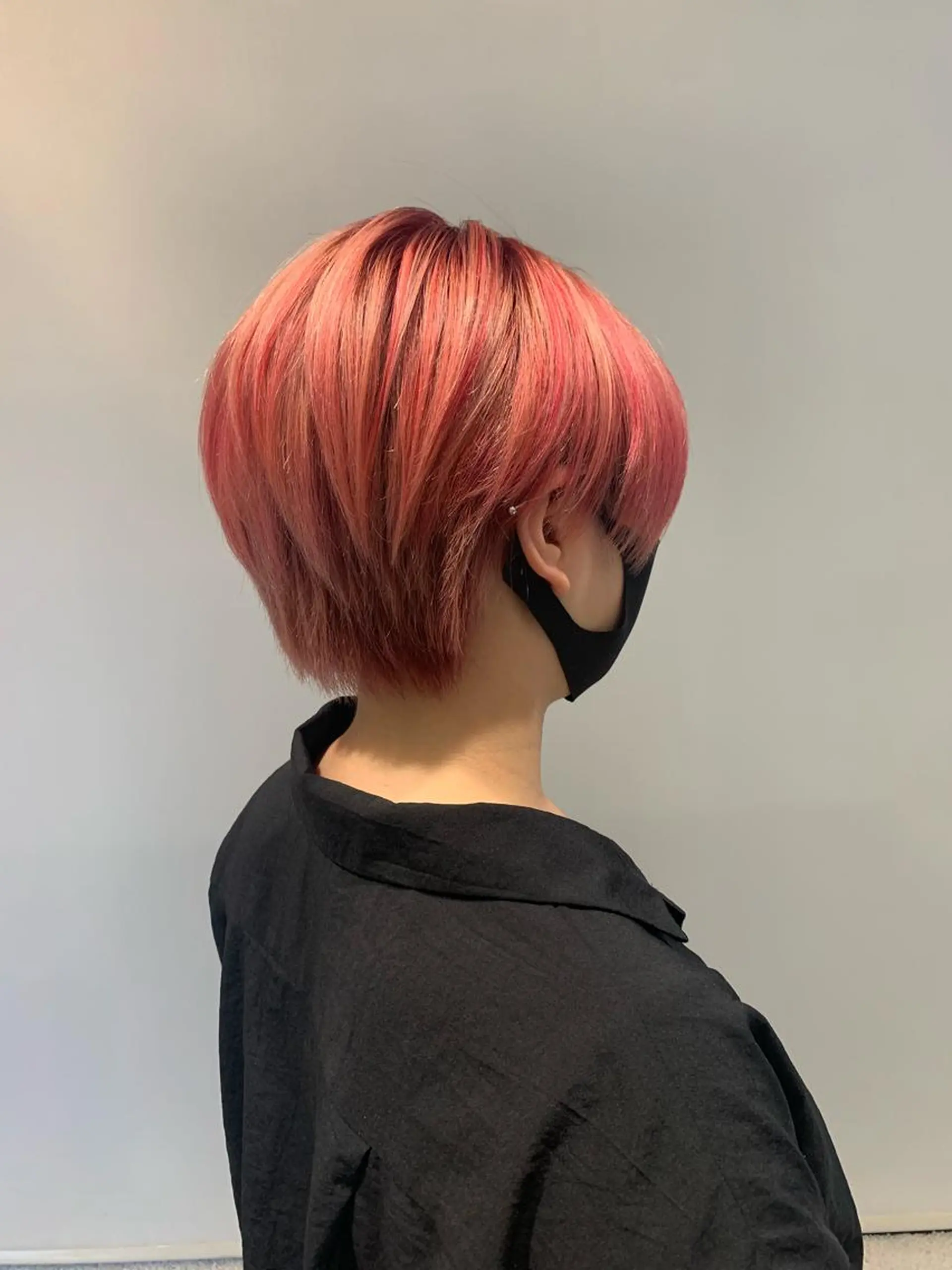 ショート カラー ハイライトカラー ピンクカラー ハイライト ワタナベ テルマサのヘアスタイル