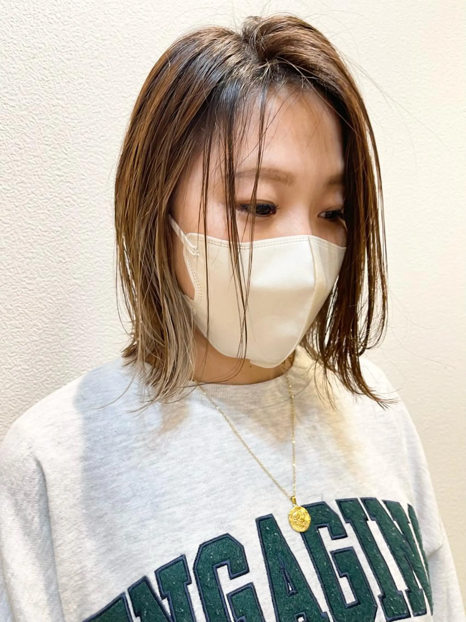 ミディアム カラー ベージュカラー インナーカラー ホワイトベージュ 伊藤 一樹のヘアスタイル