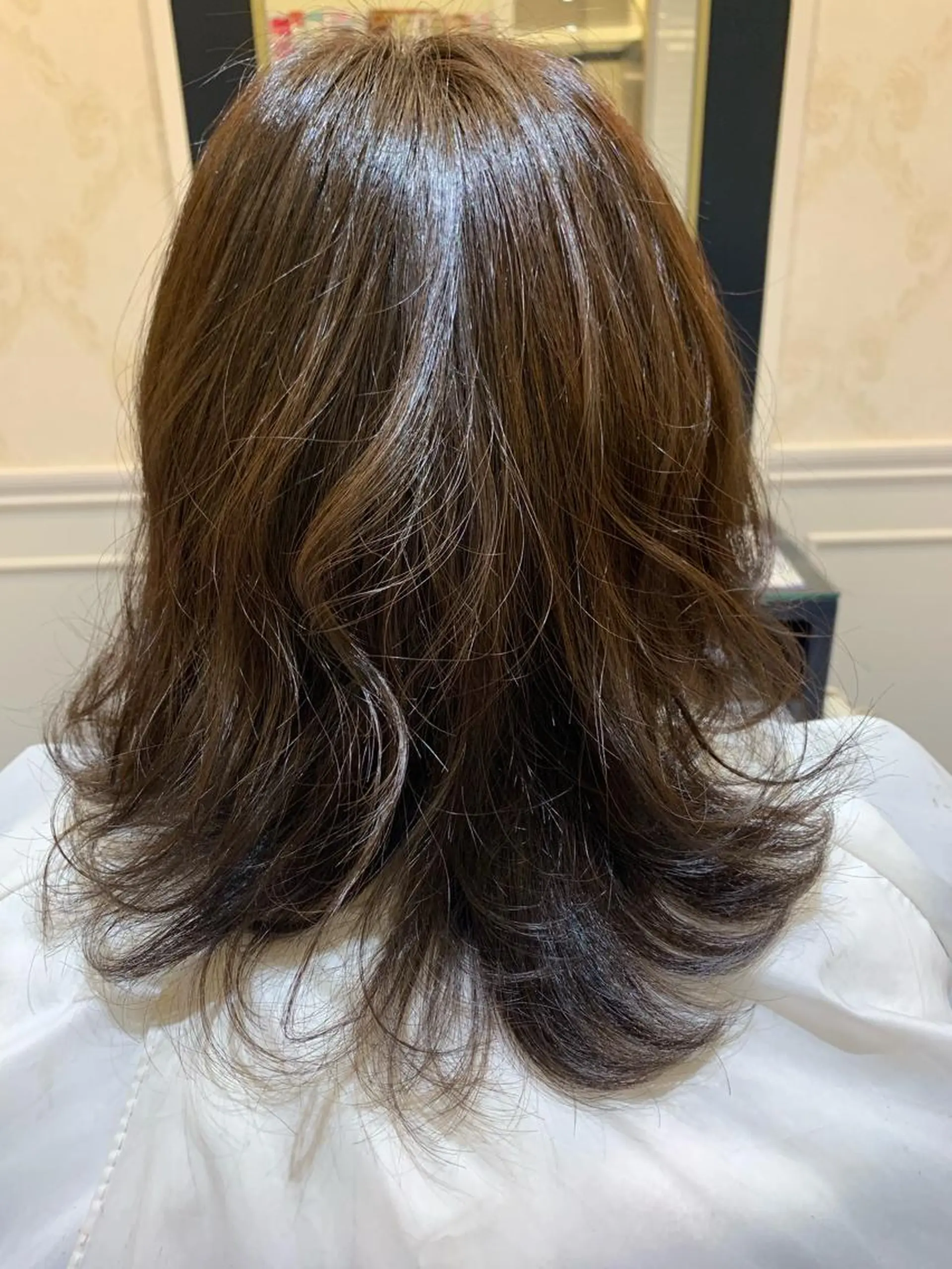 ミディアム カラー 粟田 めぐみのヘアスタイル