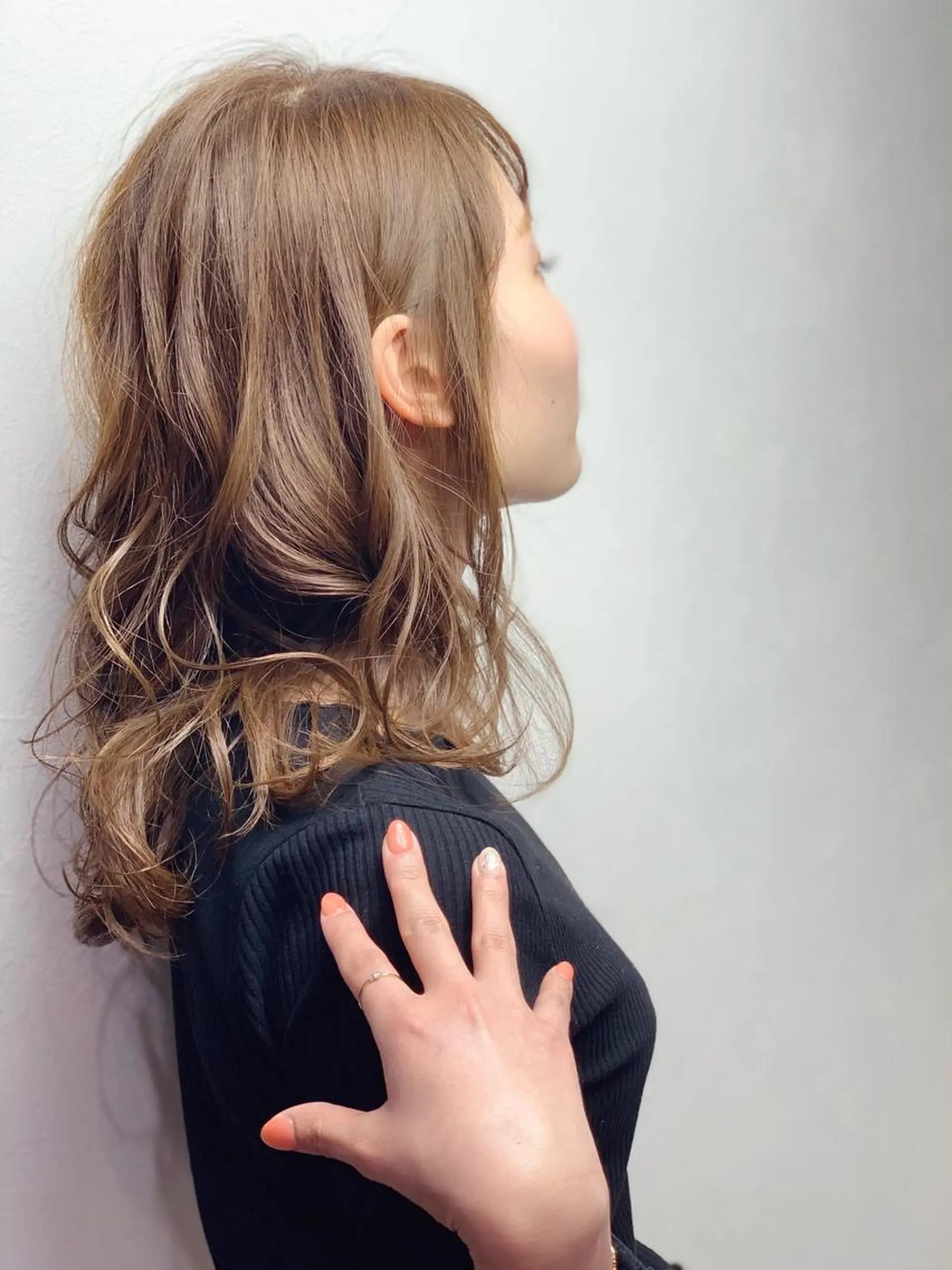 ミディアム カラー ヘアアレンジ ネイル ベージュカラー 透明感カラー 赤色 ヘアカラー トリートメント ヘッドスパ 岩崎 克秀のヘアスタイル