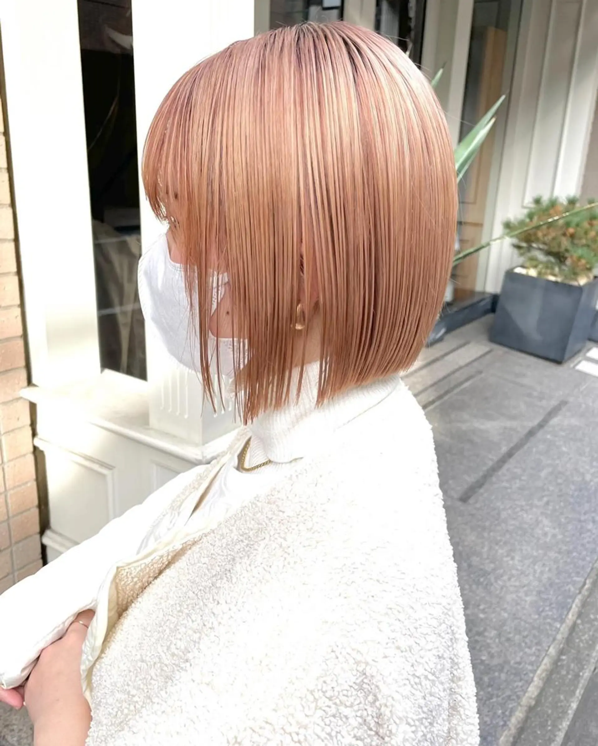 ショート カラー パーマ 切りっぱなしボブ 前下がりボブ ショートボブ ベージュカラー ブリーチ 銀座No.1髪質改善 縮毛矯正/本木のヘアスタイル