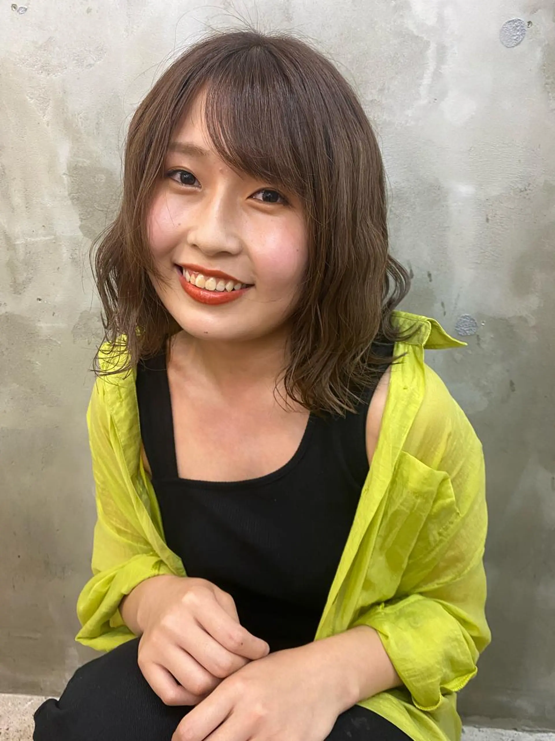 ミディアム カラー ヘアアレンジ ベージュカラー ブリーチ ブリーチなしカラー オリーブベージュ 志賀 あずみのヘアスタイル