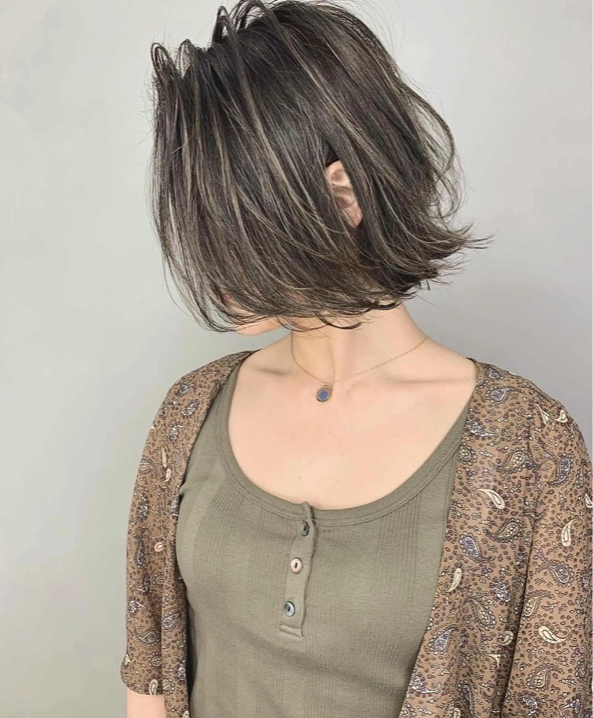 ショート ヘアカラー 三戸 修平のヘアスタイル