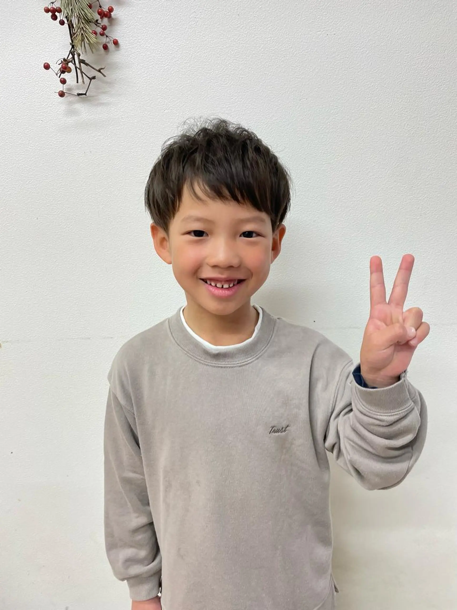 キッズ カット AKI💛 すみれのマツエク・マツパデザイン