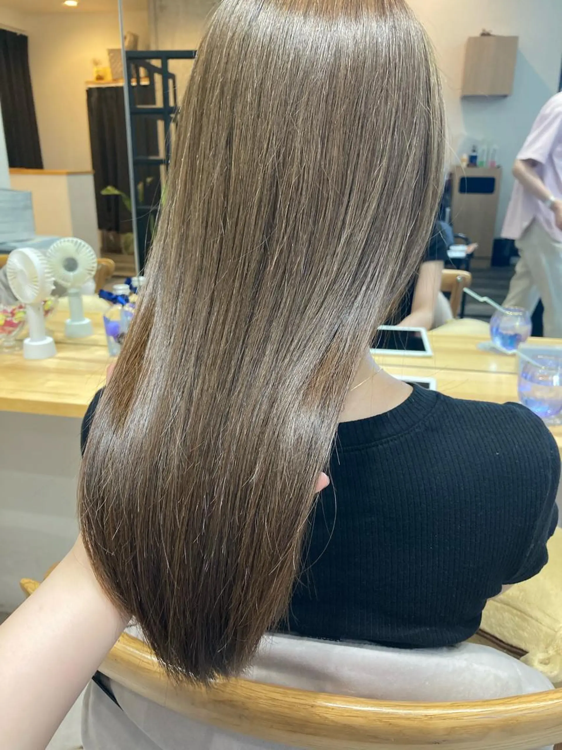 セミロング ✨色持ちの良い艶 カラー✨蟹江真世のヘアスタイル